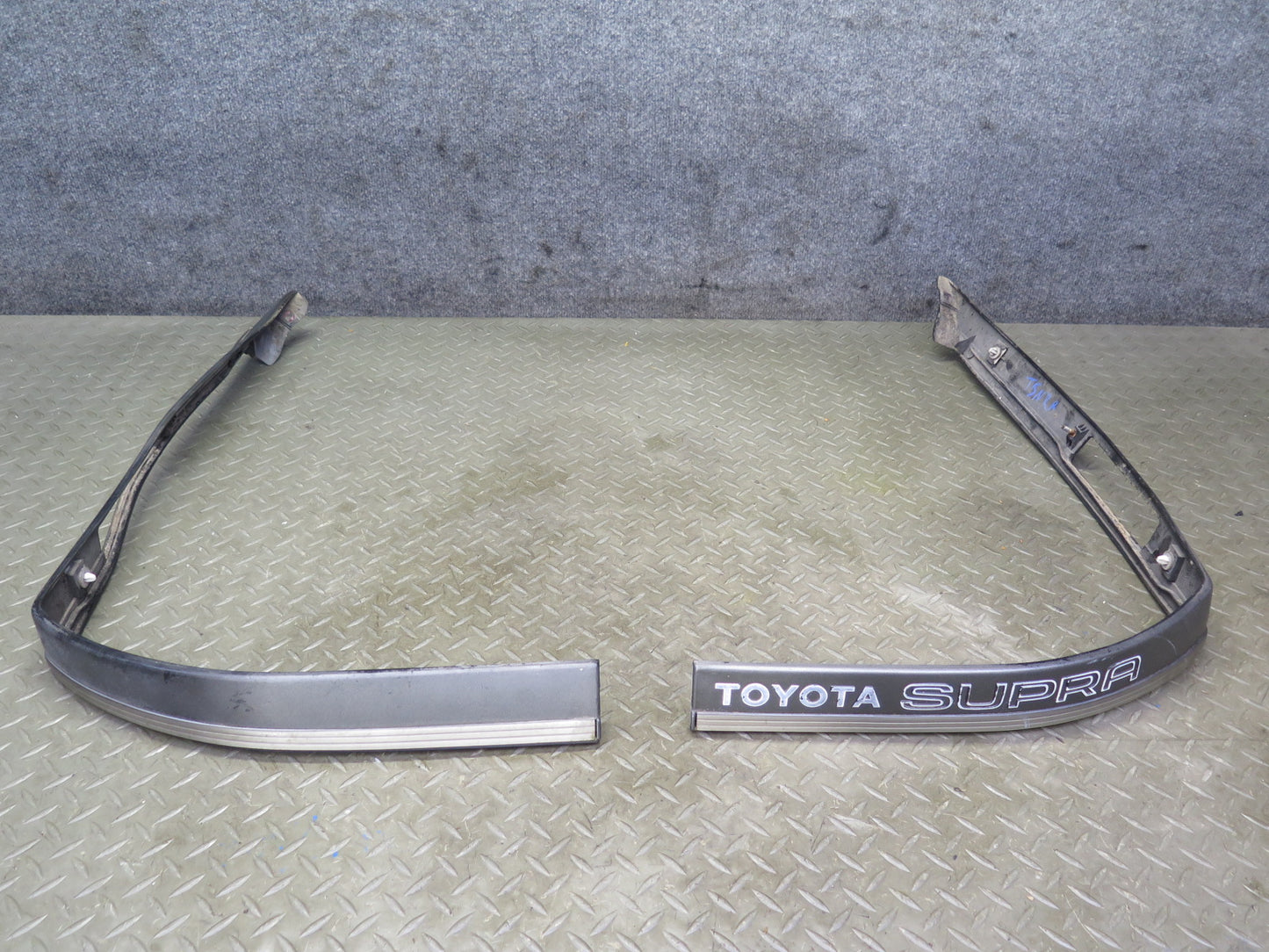 1989 Toyota Supra MA70L NON Turbo Set of 2 Rear Bumper Quarter Molding Trim OEM