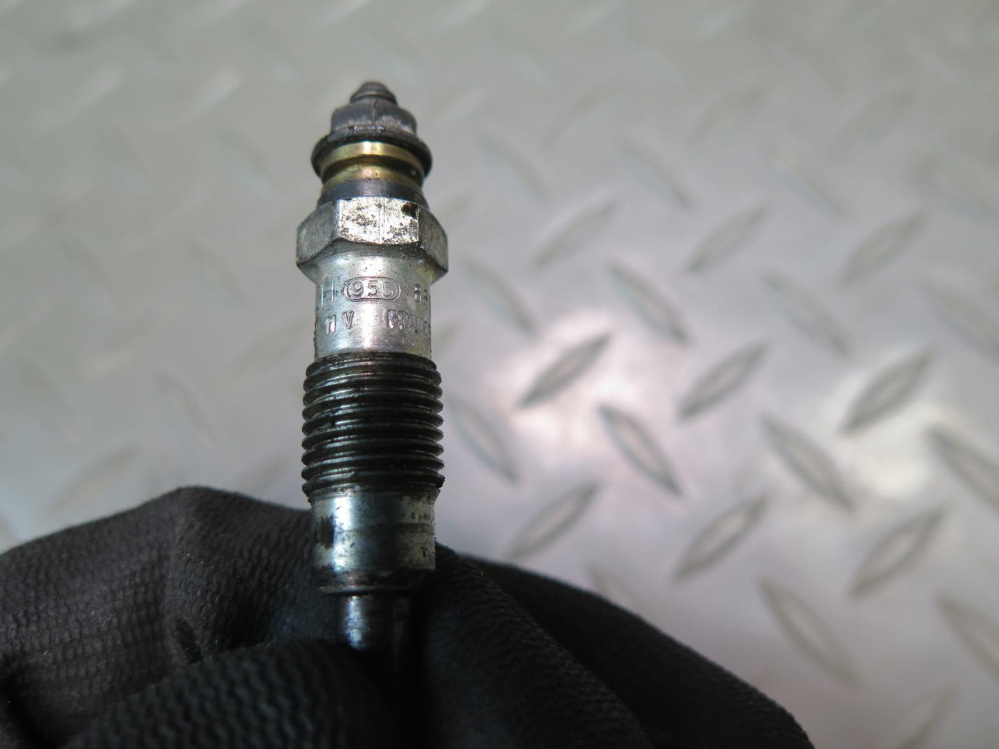 81-85 Mercedes W123 300D Set of 5 Diesel Glow Plug OEM