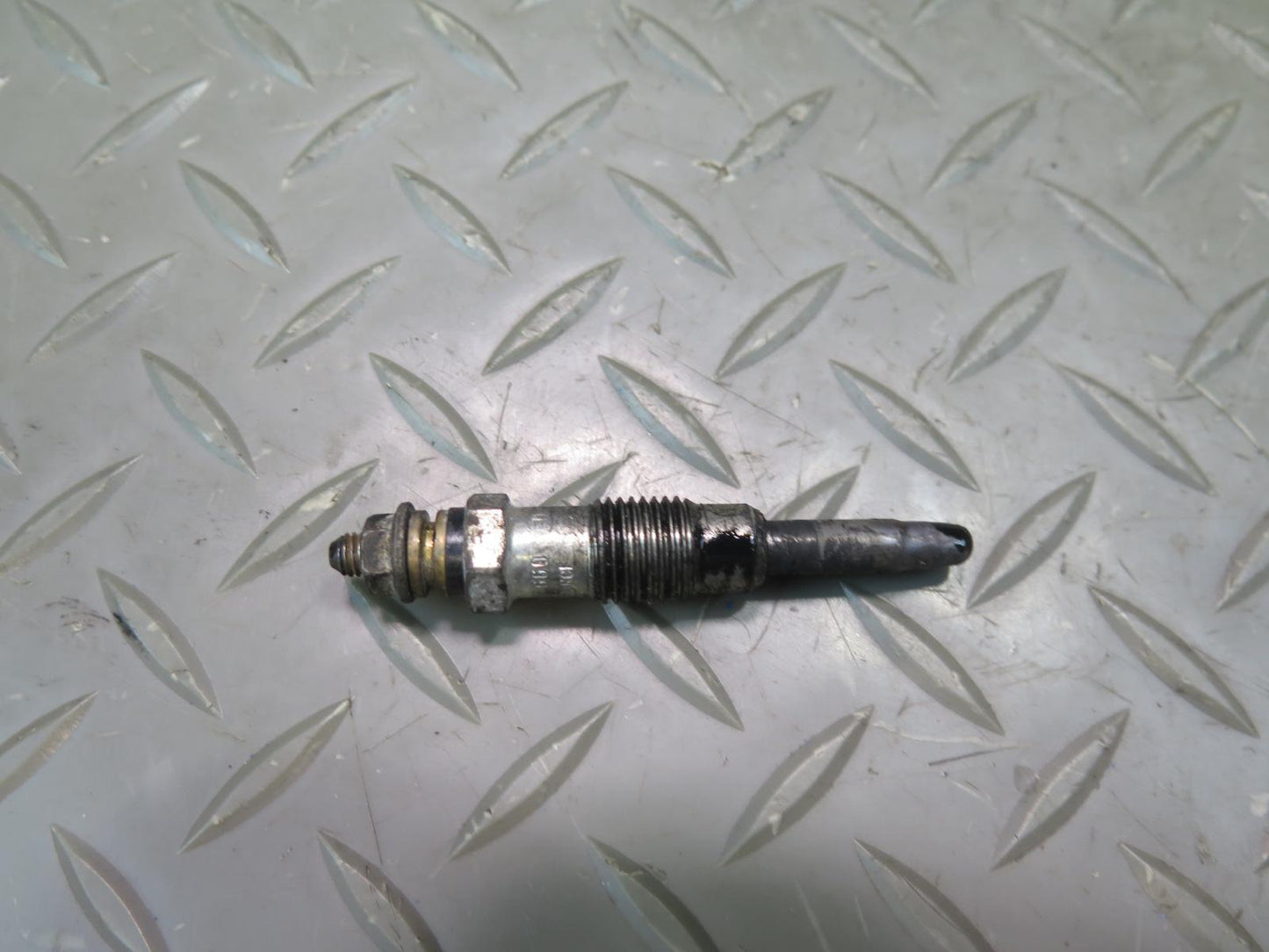 81-85 Mercedes W123 300D Set of 5 Diesel Glow Plug OEM