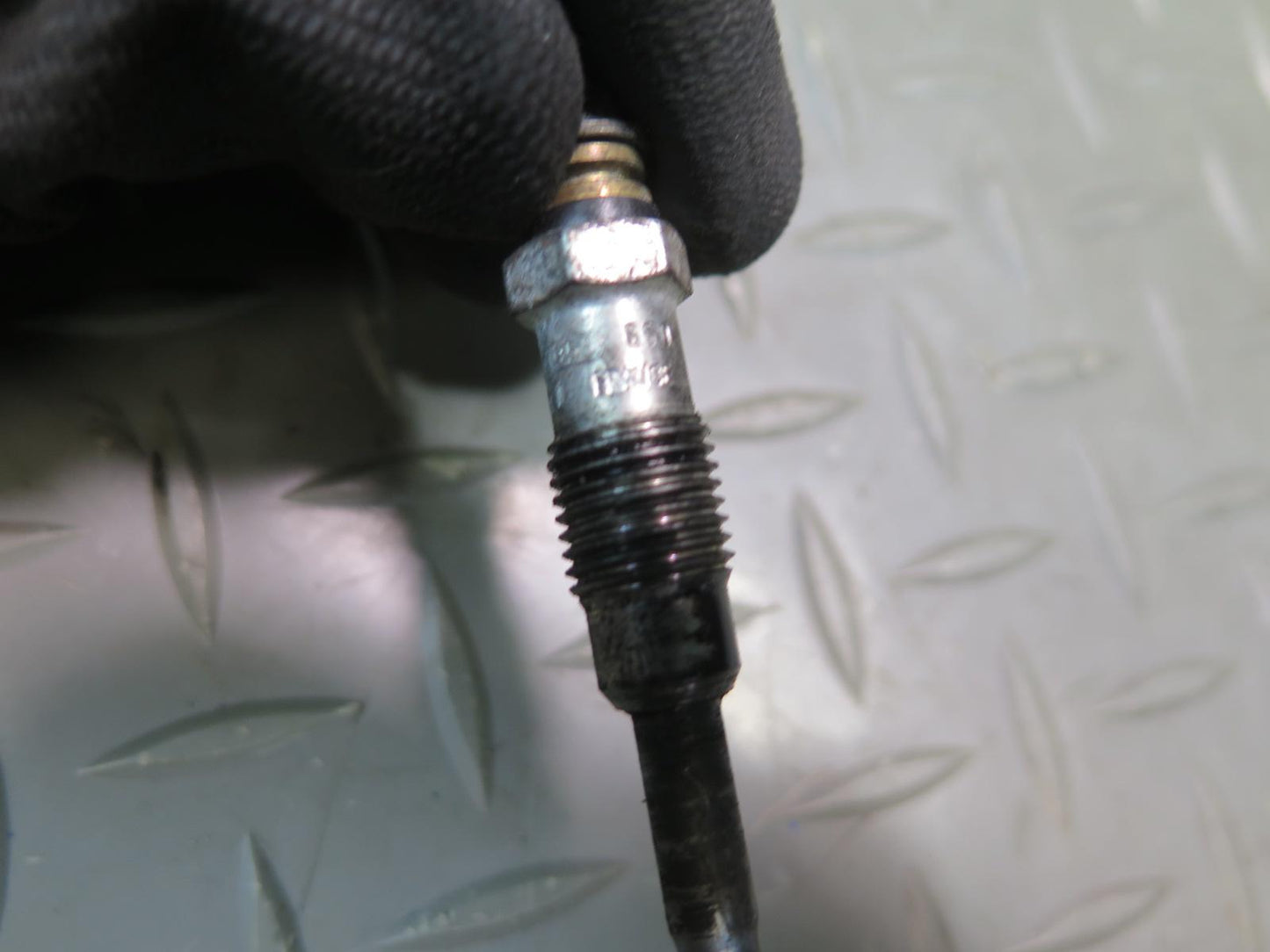 81-85 Mercedes W123 300D Set of 5 Diesel Glow Plug OEM