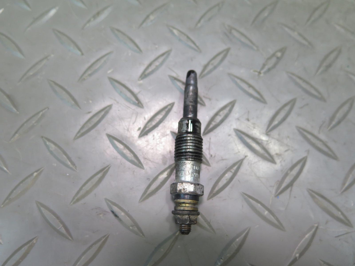 81-85 Mercedes W123 300D Set of 5 Diesel Glow Plug OEM