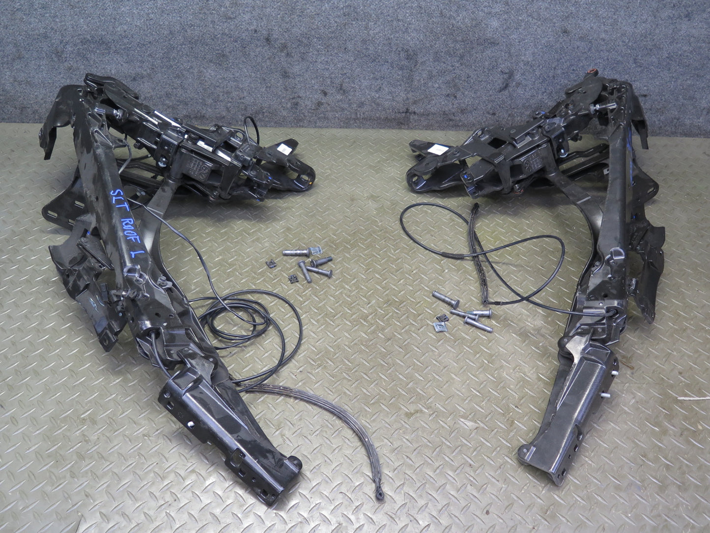 03-08 Mercedes R230 Sl-class Convertible Set of 2 Hard TOP Roof Hinge Set OEM