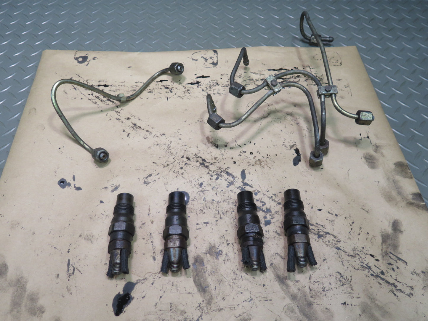 82-85 Mercedes W123 300D 3.0L OM617 Engine Fuel Injector w Hard Lines Set OEM