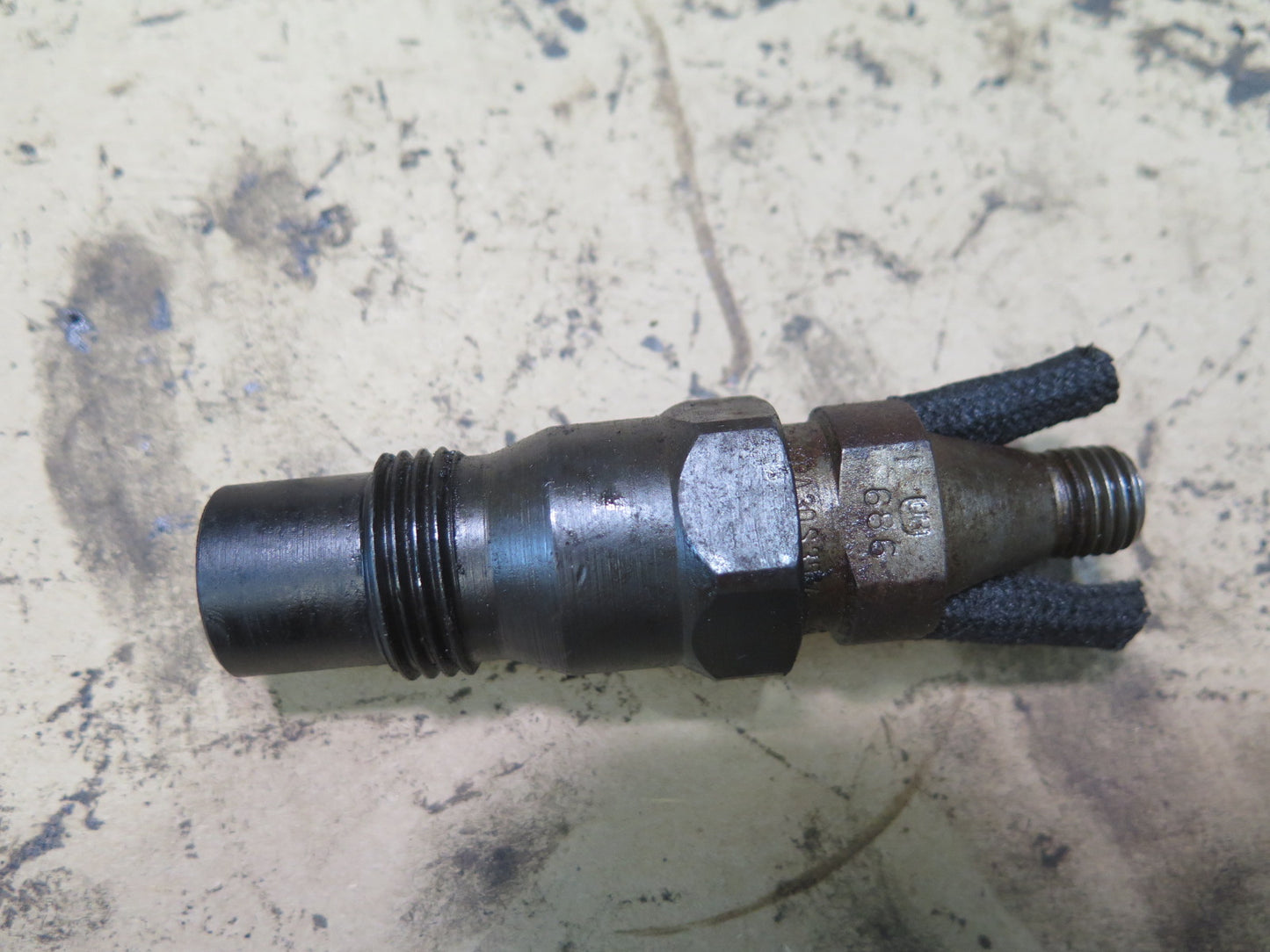 82-85 Mercedes W123 300D 3.0L OM617 Engine Fuel Injector w Hard Lines Set OEM
