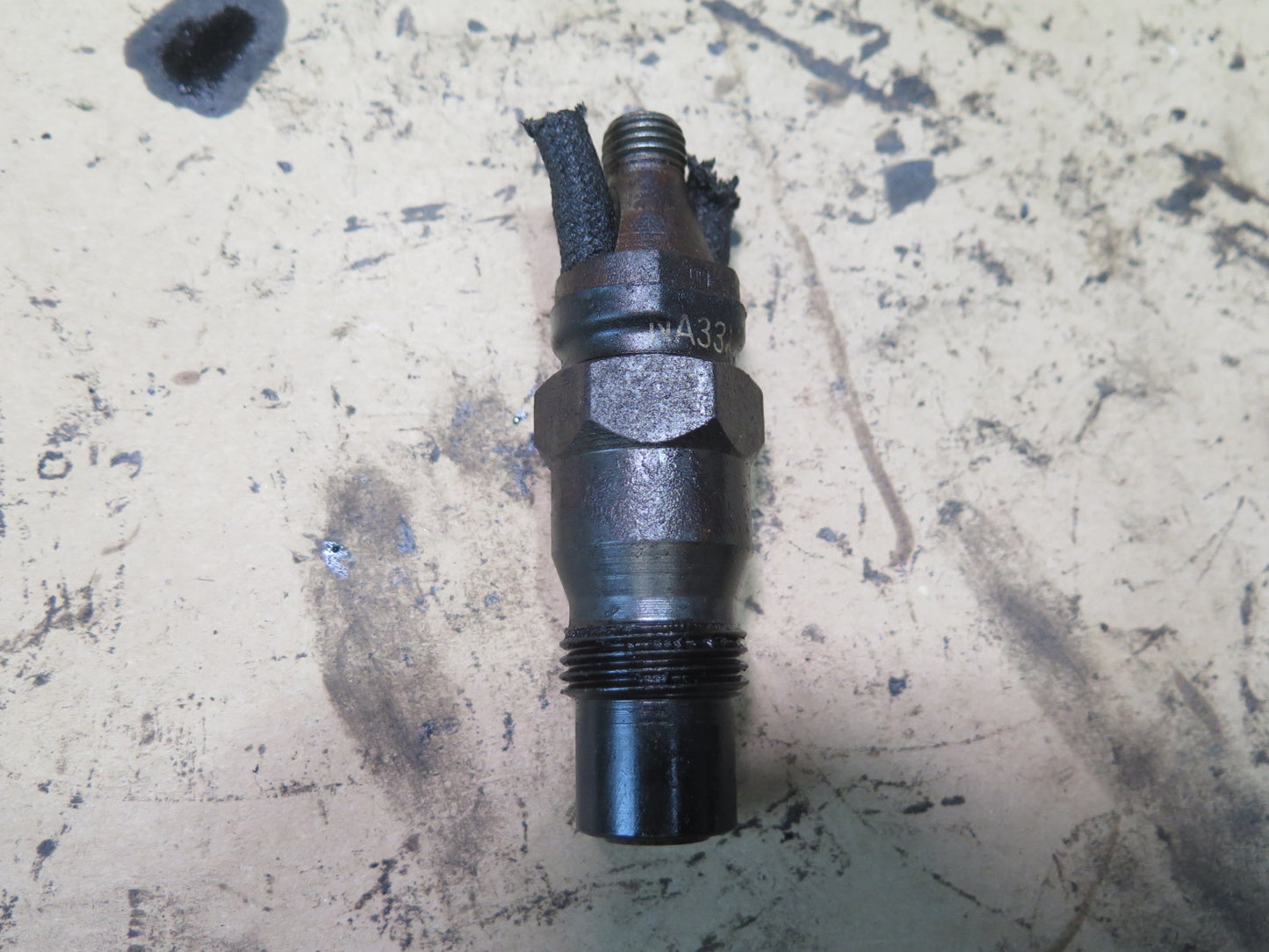 82-85 Mercedes W123 300D 3.0L OM617 Engine Fuel Injector w Hard Lines Set OEM