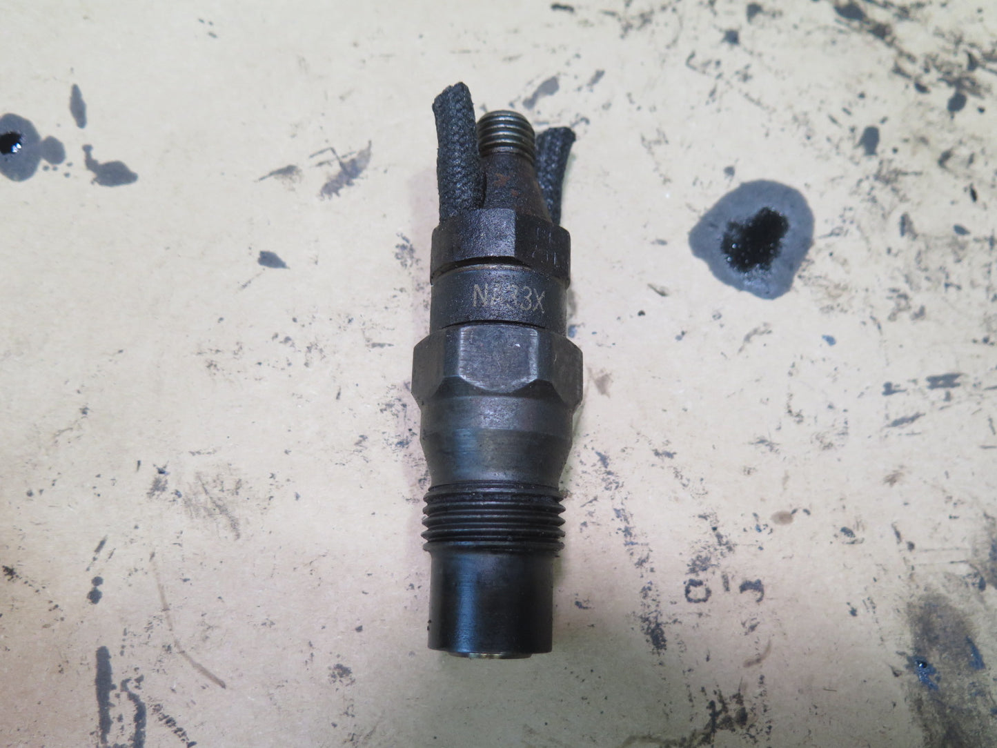 82-85 Mercedes W123 300D 3.0L OM617 Engine Fuel Injector w Hard Lines Set OEM