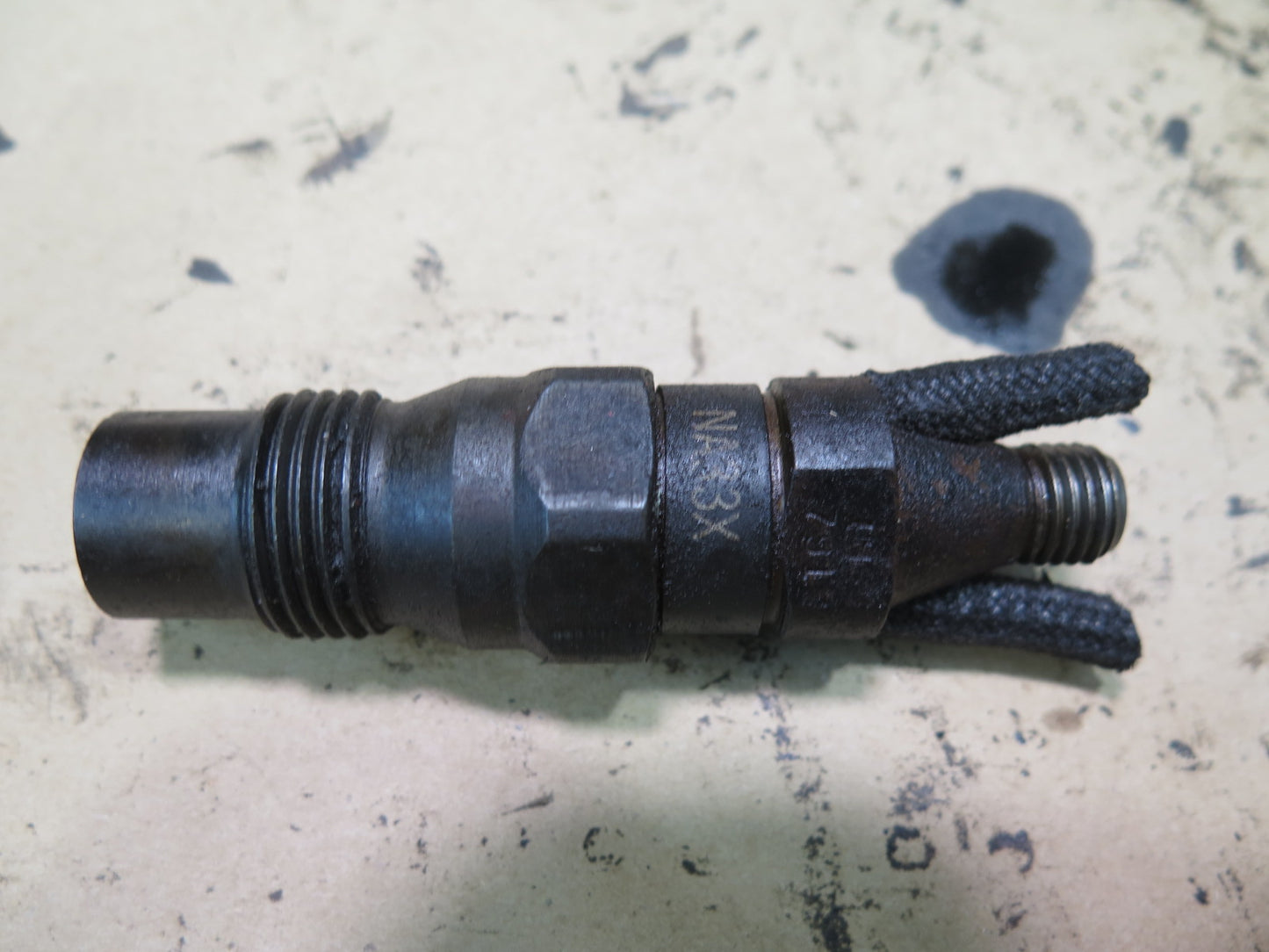 82-85 Mercedes W123 300D 3.0L OM617 Engine Fuel Injector w Hard Lines Set OEM