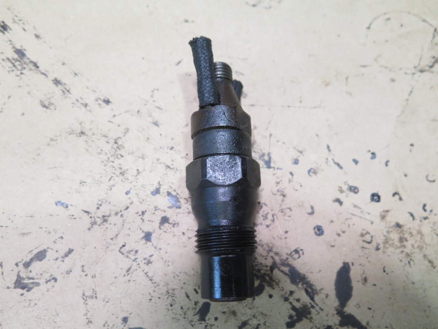82-85 Mercedes W123 300D 3.0L OM617 Engine Fuel Injector w Hard Lines Set OEM