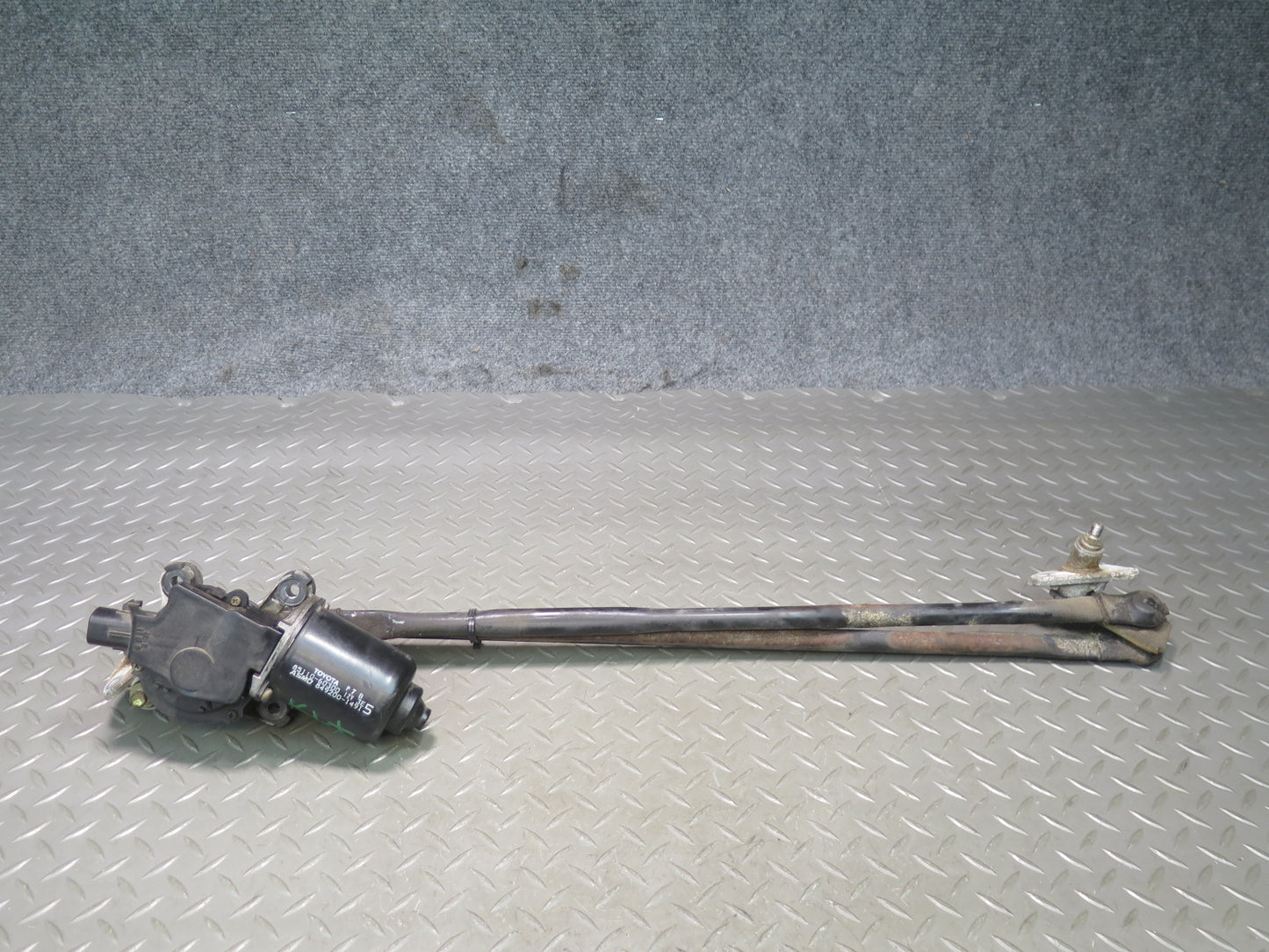 98-07 Lexus UZJ100L LX470 Front Windshield Wiper Transmission Linkage w Motor