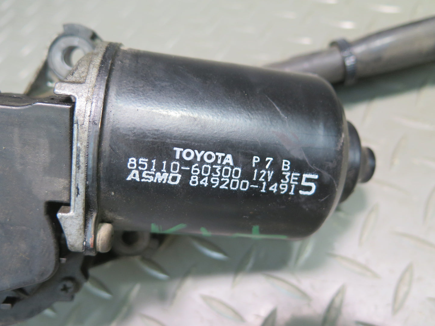 98-07 Lexus UZJ100L LX470 Front Windshield Wiper Transmission Linkage w Motor