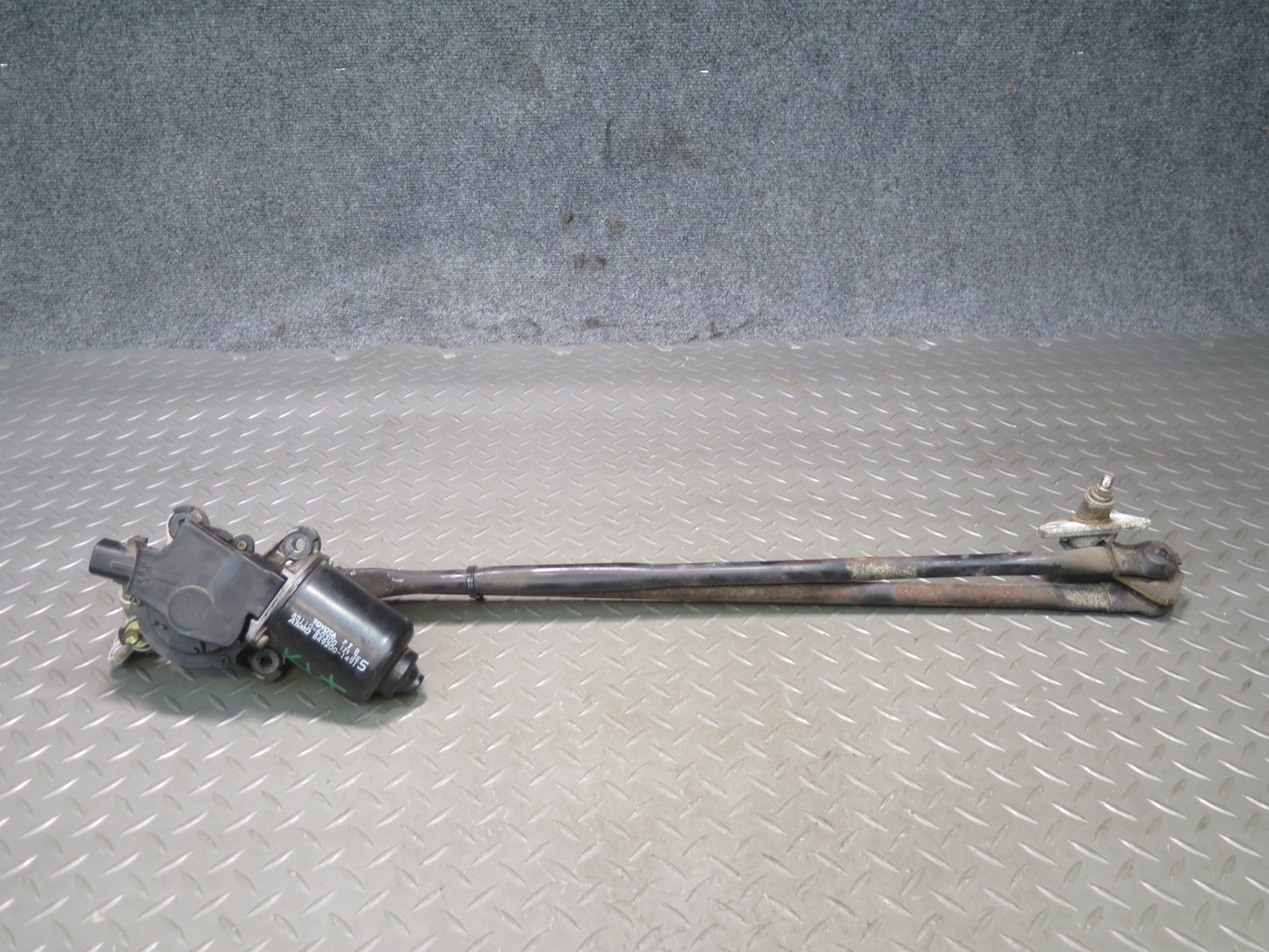 98-07 Lexus UZJ100L LX470 Front Windshield Wiper Transmission Linkage w Motor