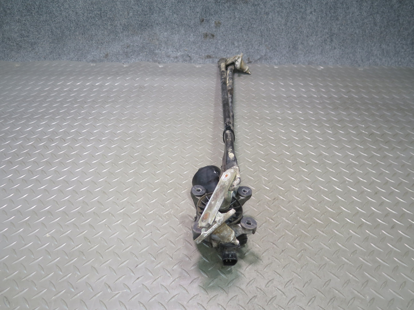 98-07 Lexus UZJ100L LX470 Front Windshield Wiper Transmission Linkage w Motor