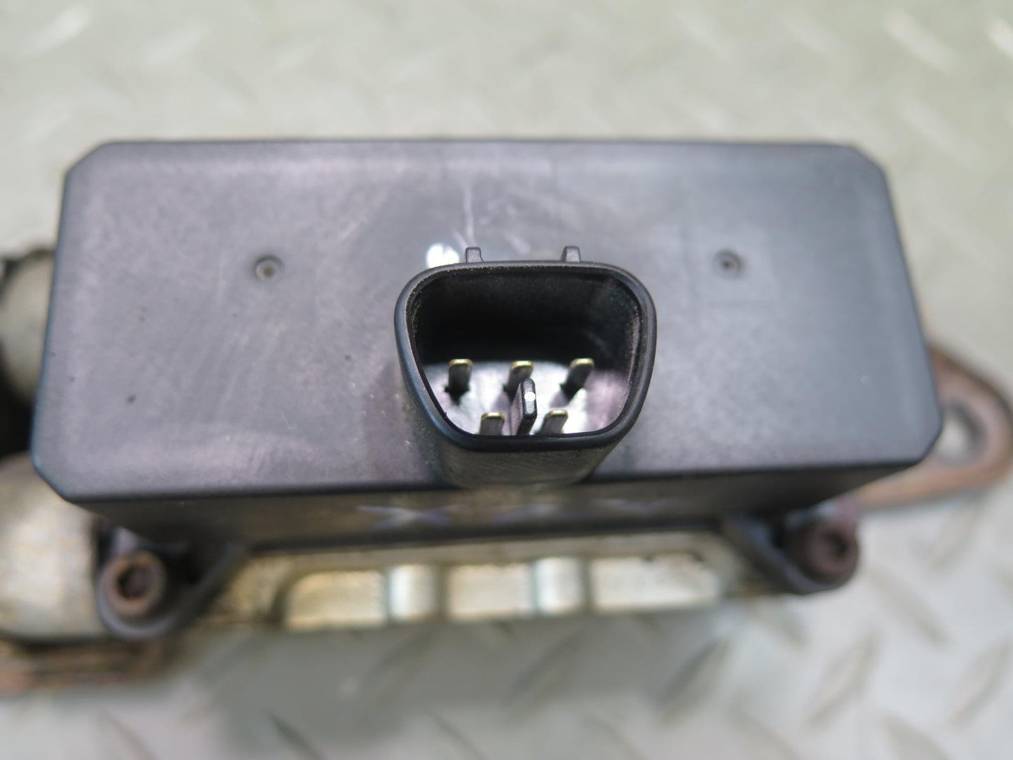 1998-2007 Lexus UZJ100L LX470 Suspension Height Control Leveler Valve