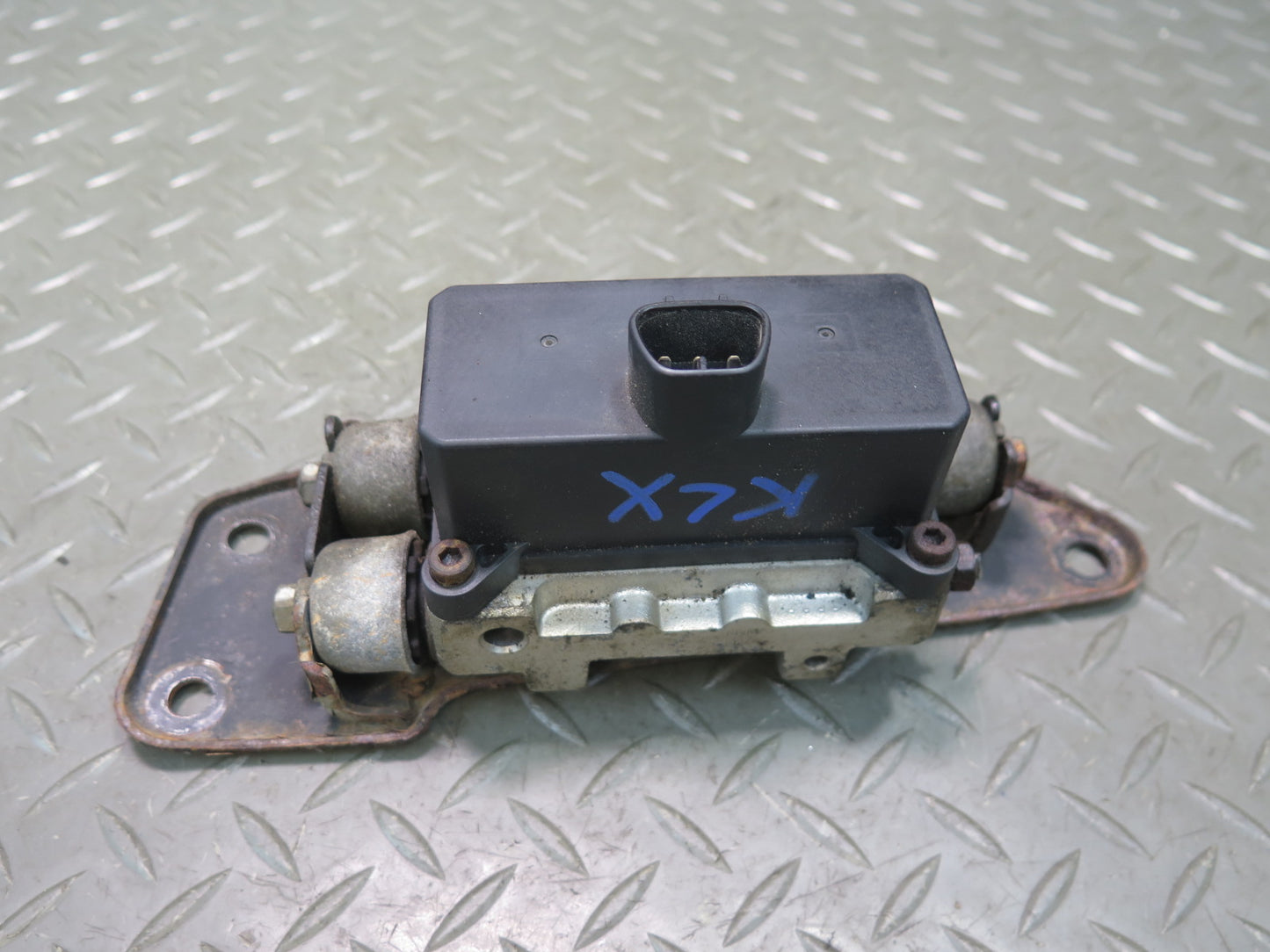 1998-2007 Lexus UZJ100L LX470 Suspension Height Control Leveler Valve