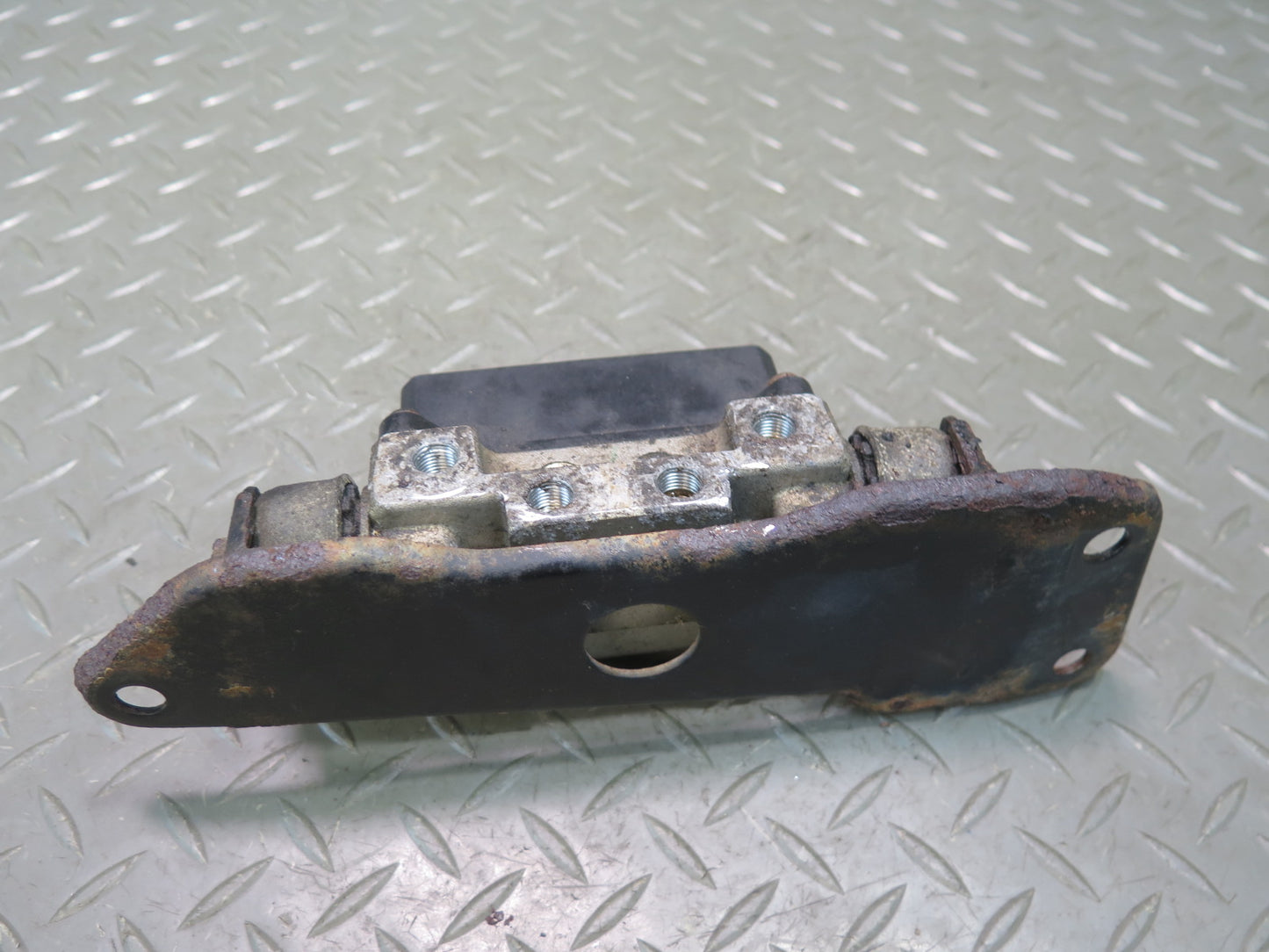 1998-2007 Lexus UZJ100L LX470 Suspension Height Control Leveler Valve