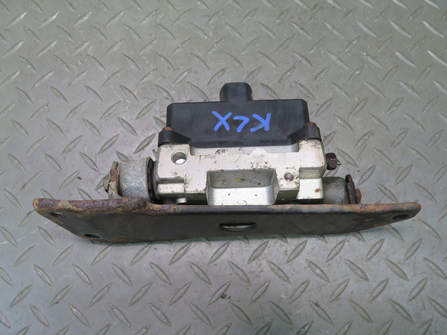 1998-2007 Lexus UZJ100L LX470 Suspension Height Control Leveler Valve