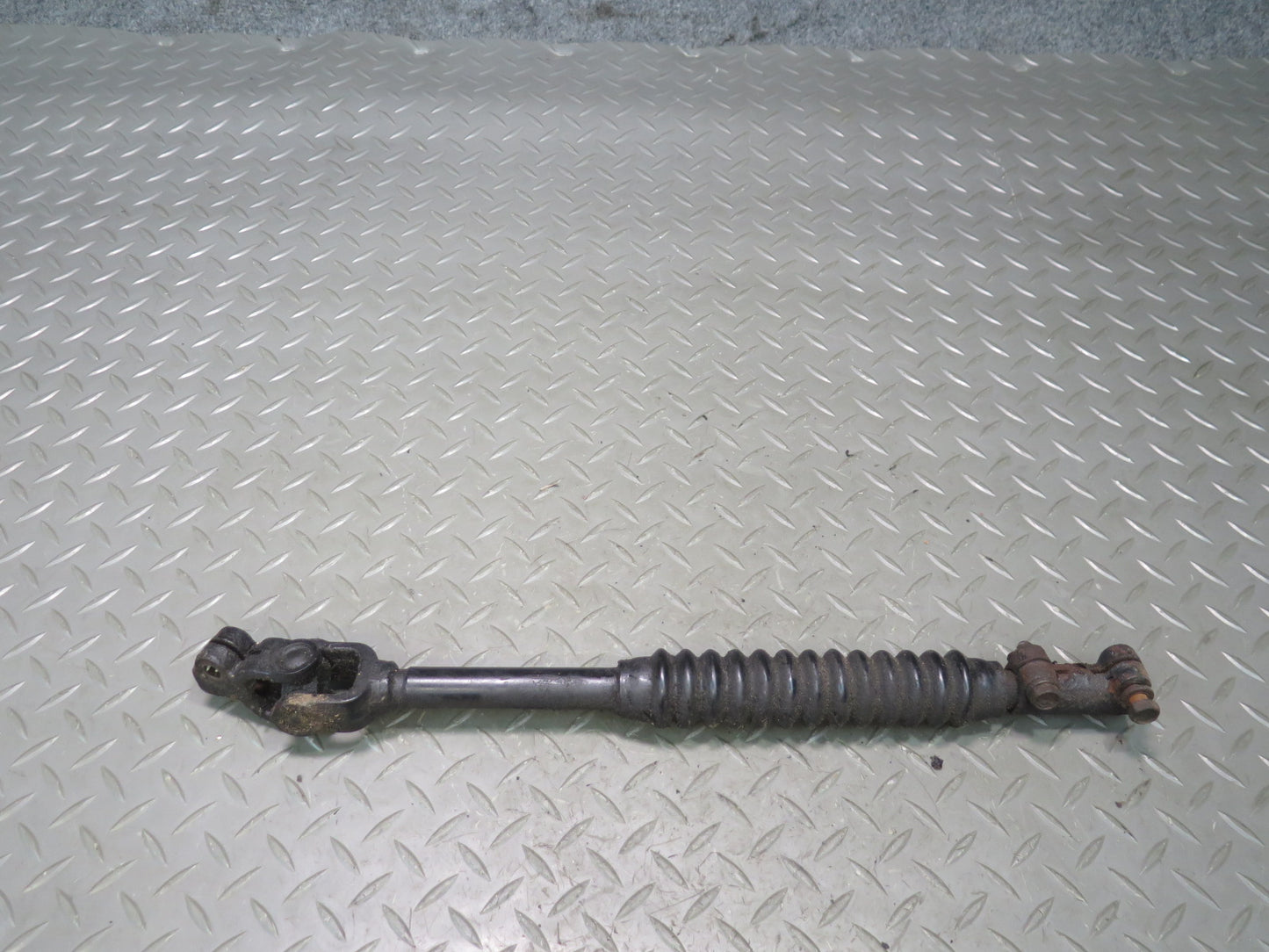 2003-2007 Lexus UZJ100L LX470 Steering Column U Joint Linkage Shaft