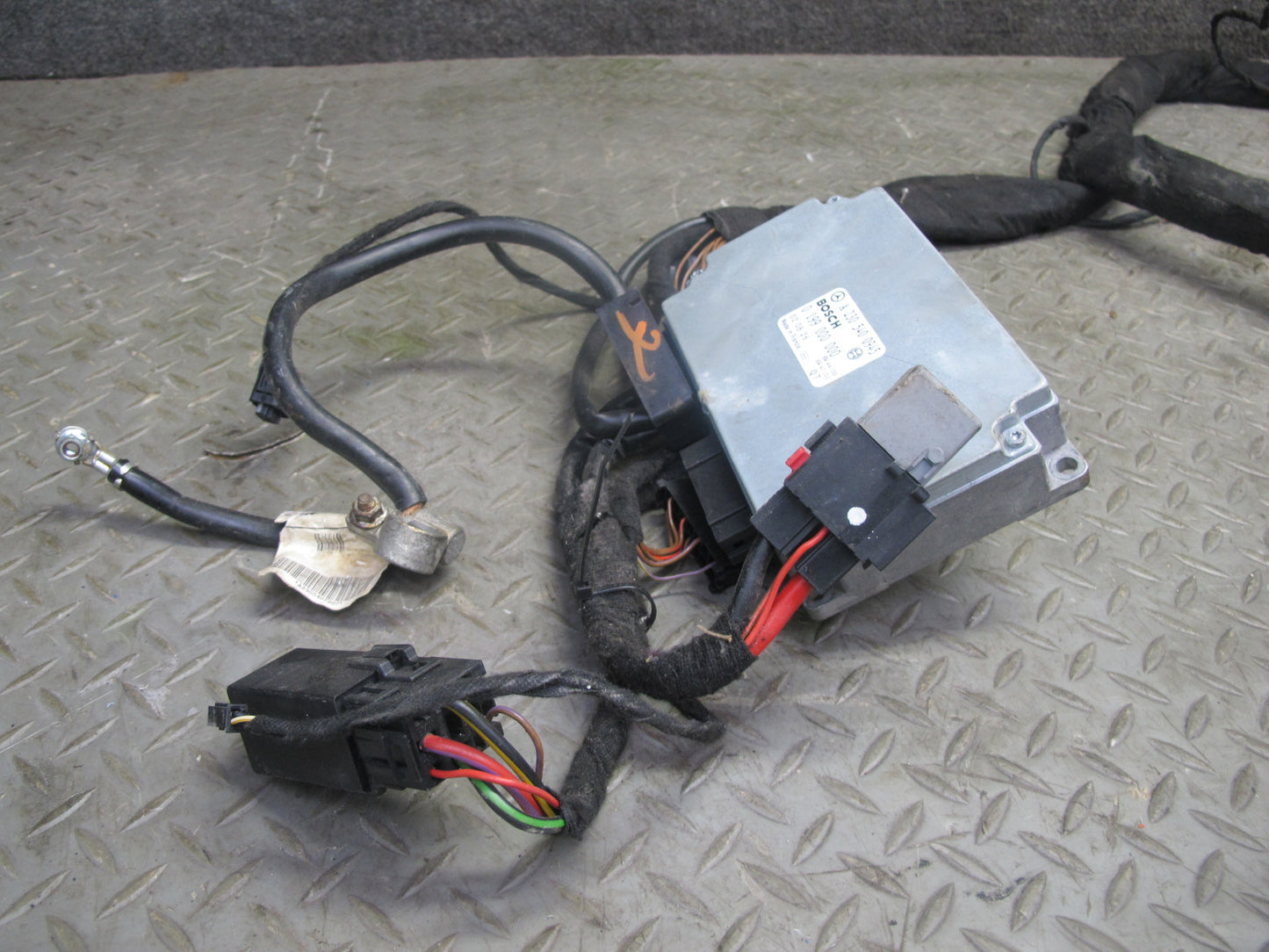 03-12 Mercedes R230 SL Battery Stabilization Control Load Module 2305400945 OEM