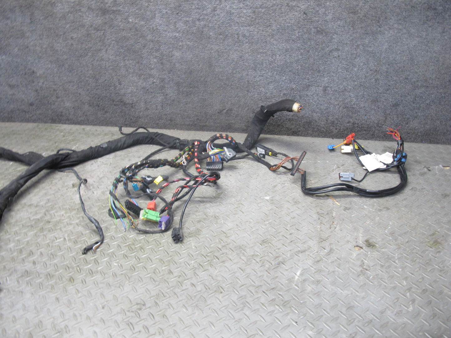 03-12 Mercedes R230 SL Battery Stabilization Control Load Module 2305400945 OEM
