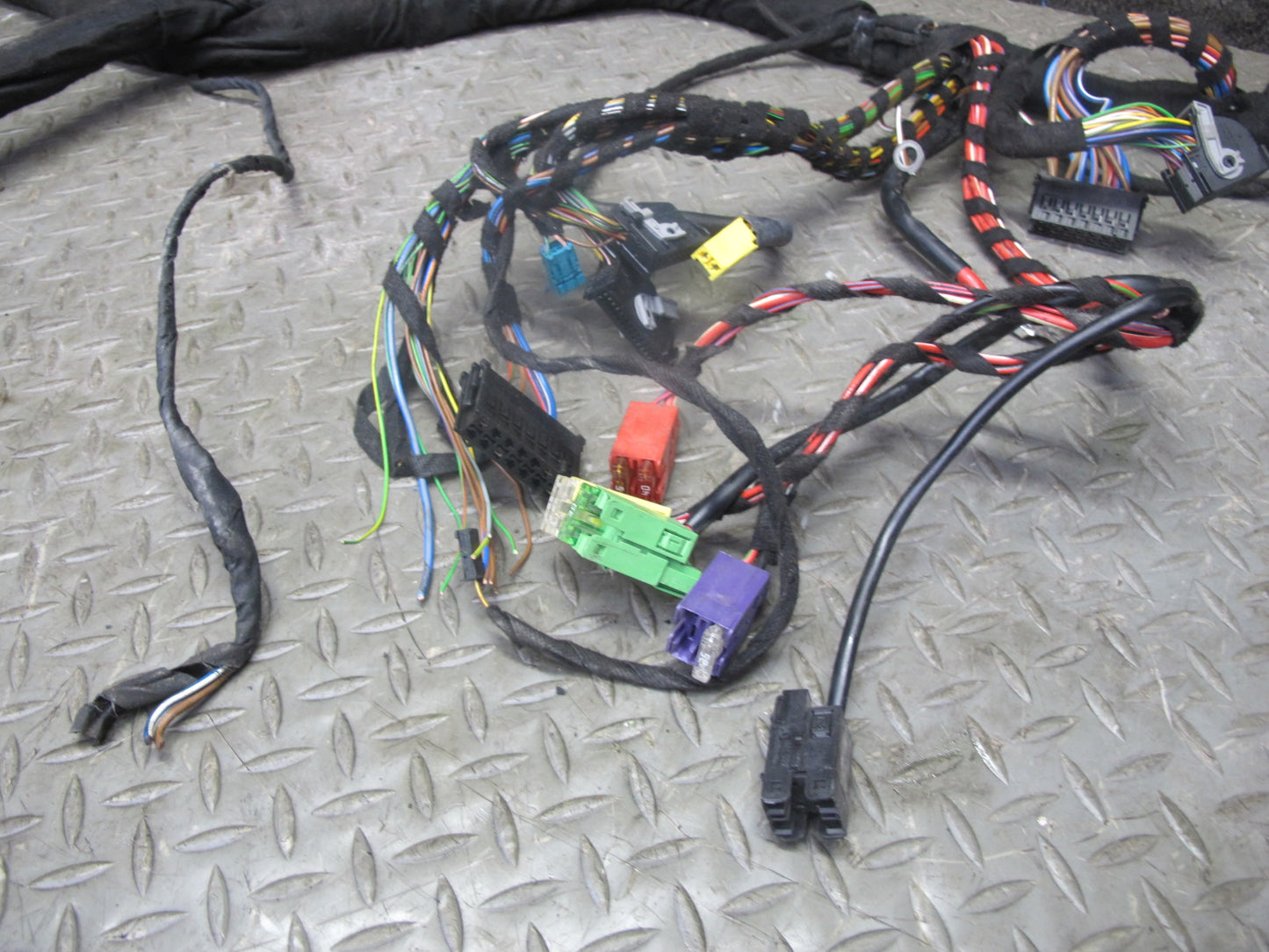 03-12 Mercedes R230 SL Battery Stabilization Control Load Module 2305400945 OEM