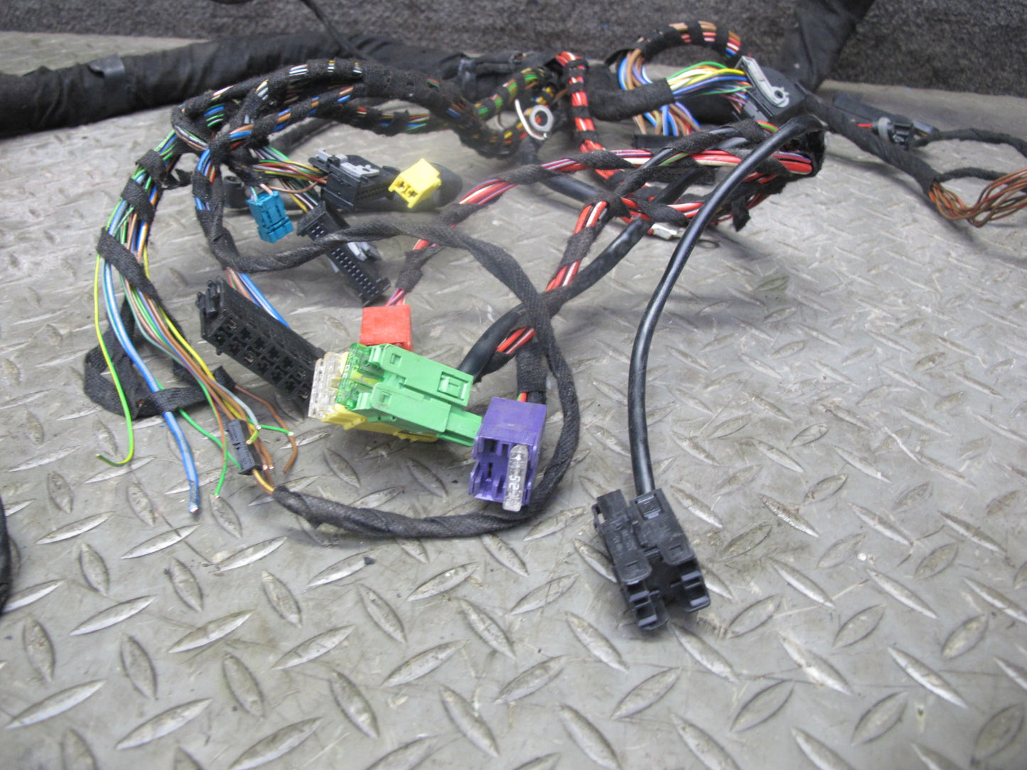 03-12 Mercedes R230 SL Battery Stabilization Control Load Module 2305400945 OEM