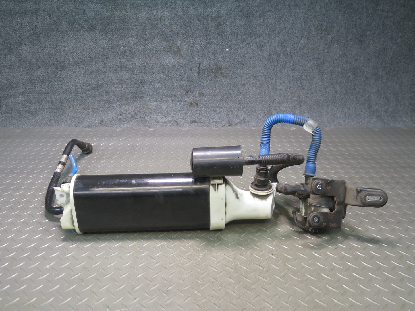 2014-2017 Maserati Ghibli M157 SQ4 3.0L Fuel Evap Vapor Charcoal Canister