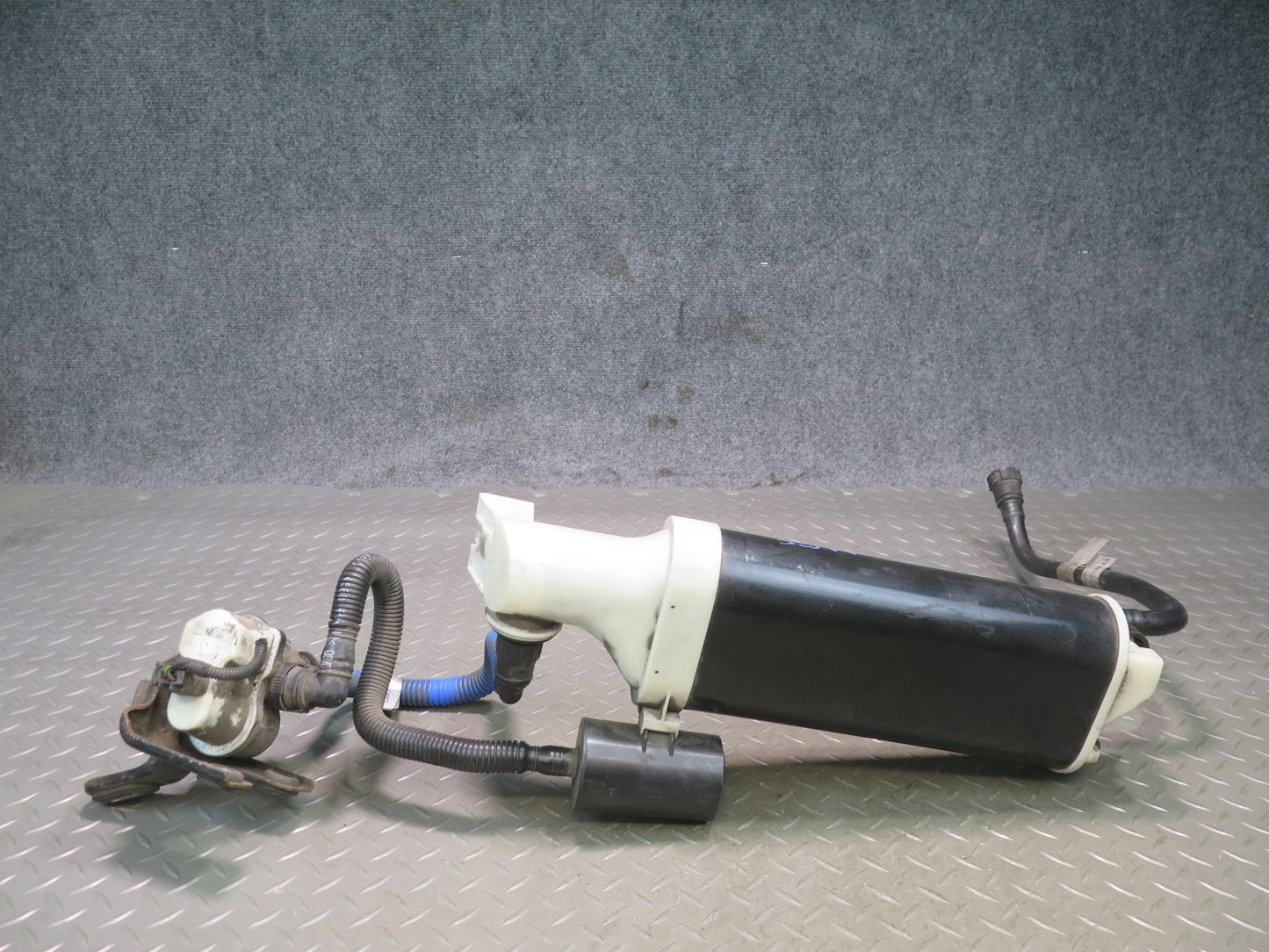 2014-2017 Maserati Ghibli M157 SQ4 3.0L Fuel Evap Vapor Charcoal Canister