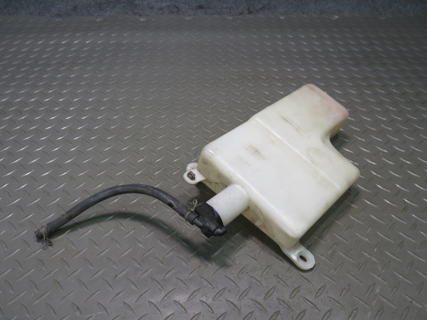 1998-2007 Lexus UZJ100L LX470 Coolant Reservoir Overflow Bottle Expansion Tank