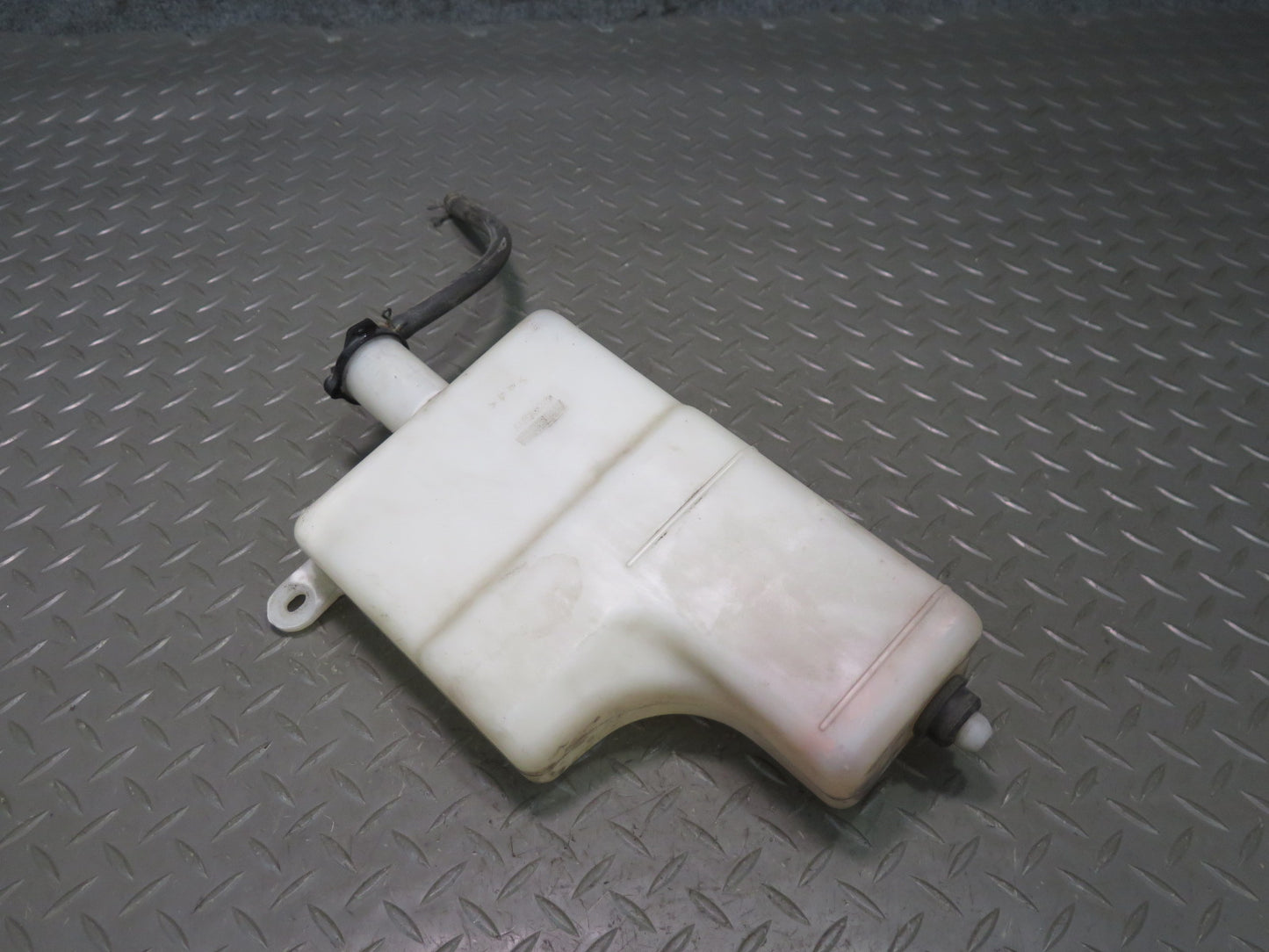 1998-2007 Lexus UZJ100L LX470 Coolant Reservoir Overflow Bottle Expansion Tank