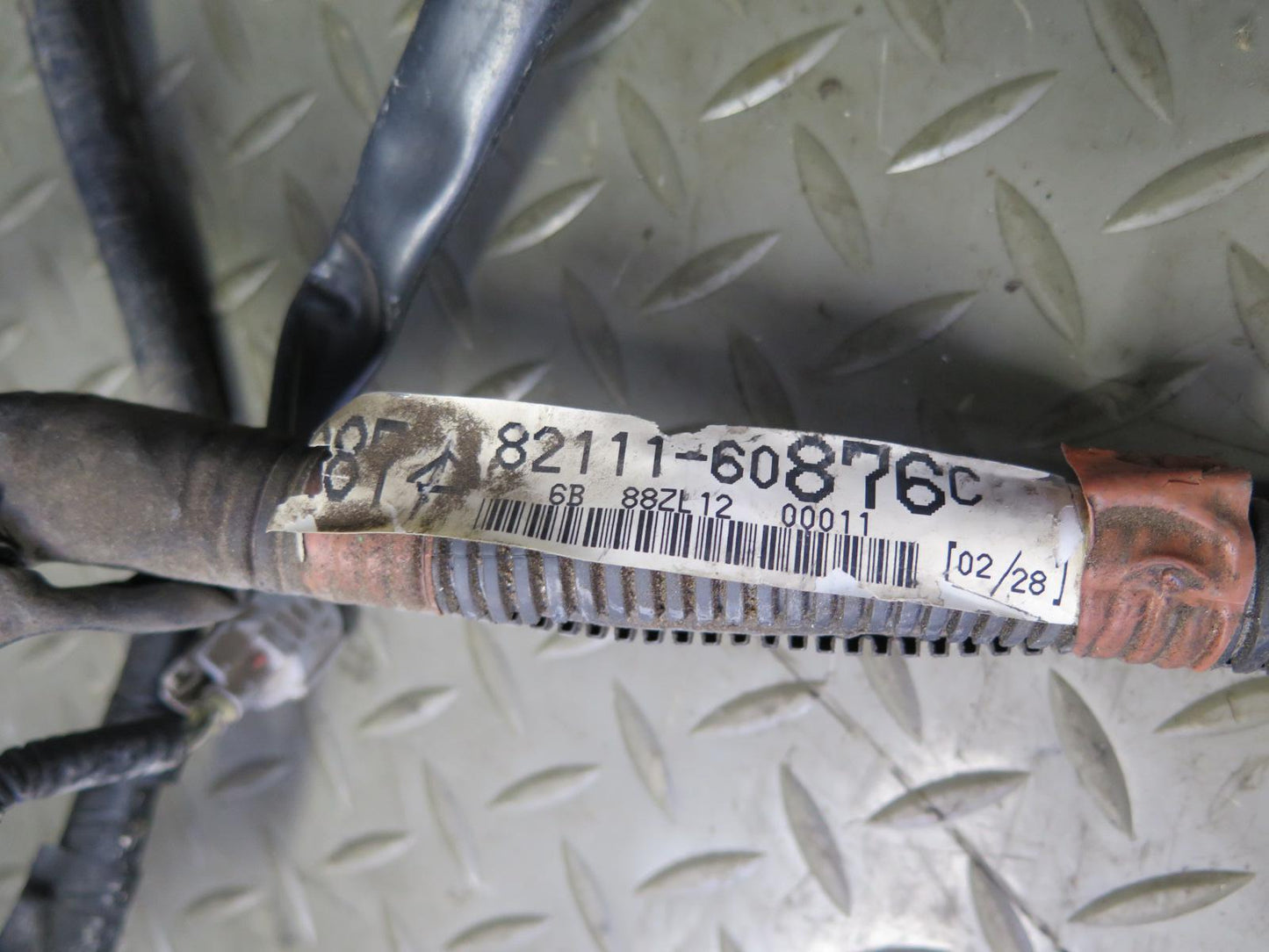 06-07 Lexus UZJ100L LX470 4.7L 2UZFE Engine Bay Wire Wiring Harness w Fuse Box