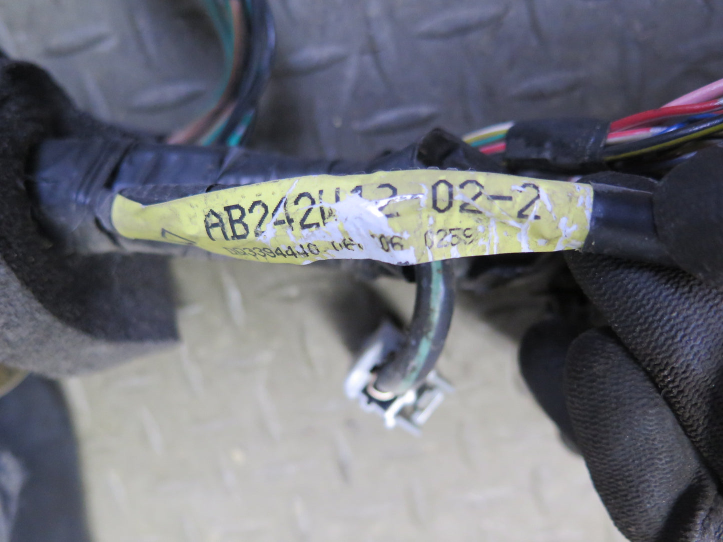 06-07 Lexus UZJ100L LX470 4.7L 2UZFE Engine Bay Wire Wiring Harness w Fuse Box