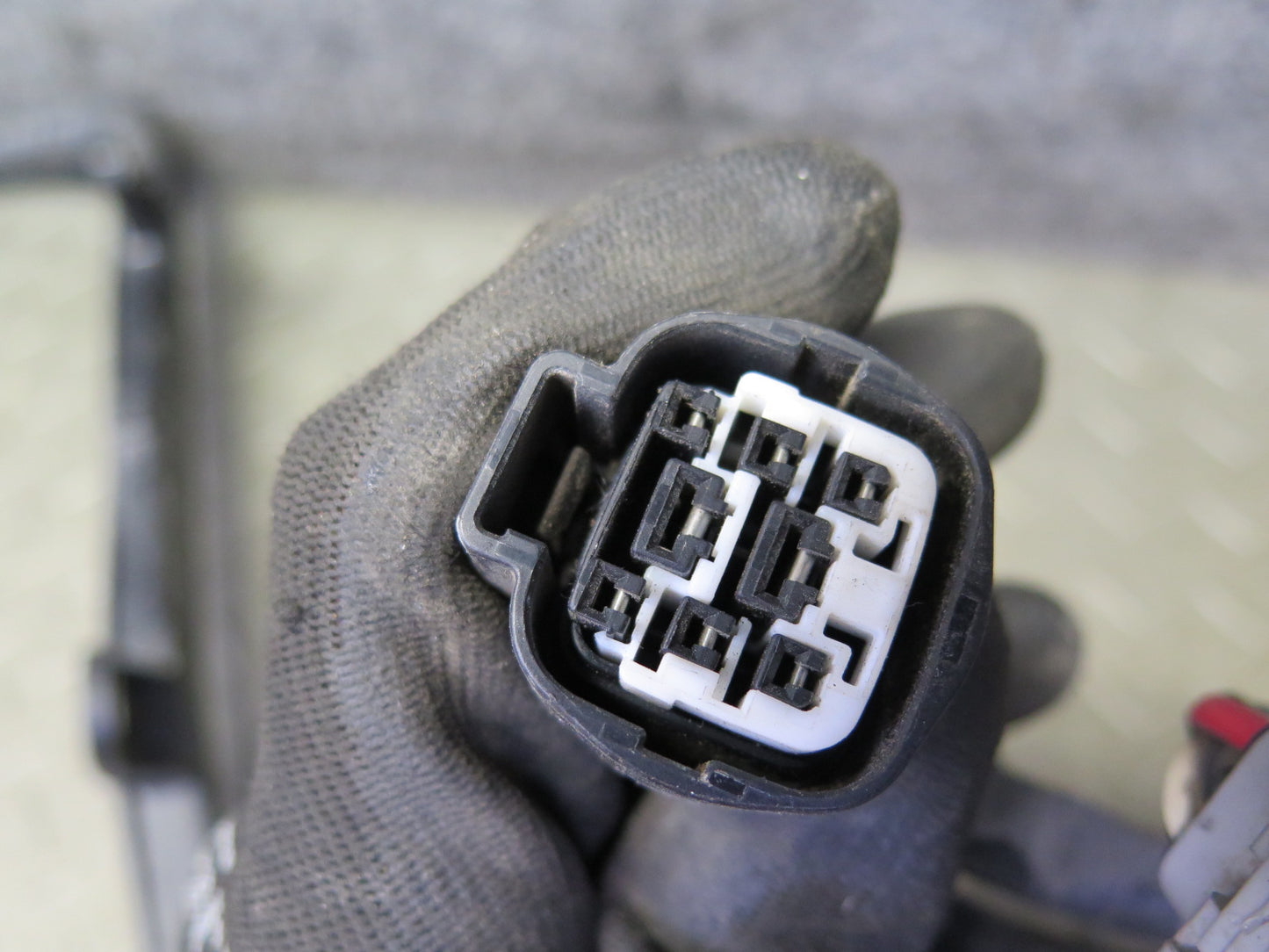 06-07 Lexus UZJ100L LX470 4.7L 2UZFE Engine Bay Wire Wiring Harness w Fuse Box