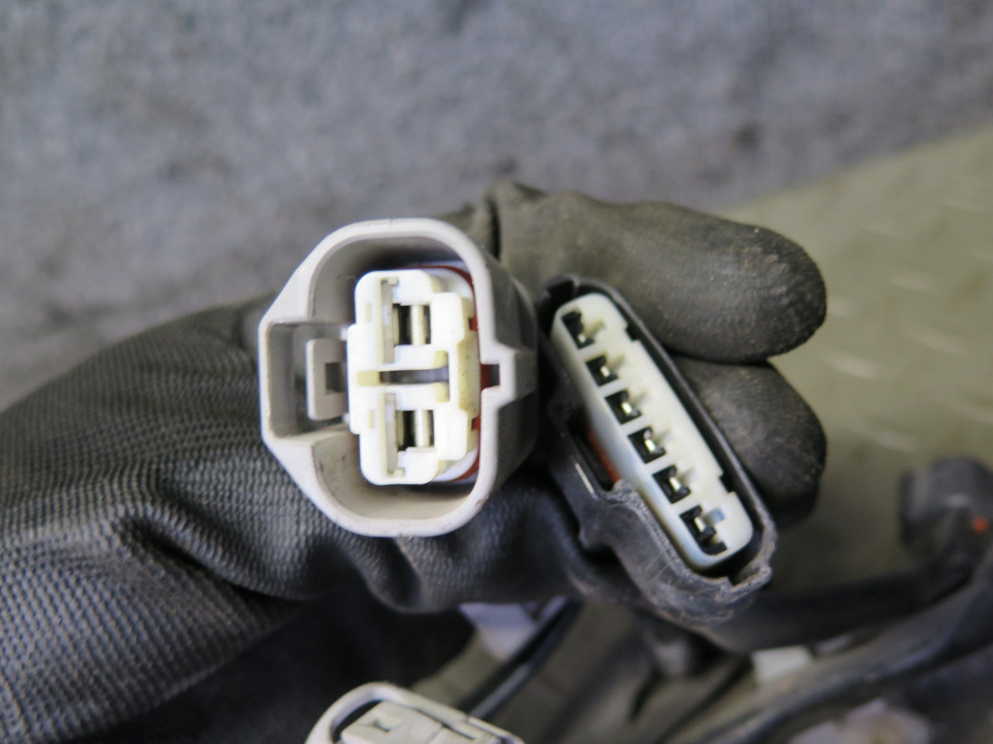 06-07 Lexus UZJ100L LX470 4.7L 2UZFE Engine Bay Wire Wiring Harness w Fuse Box