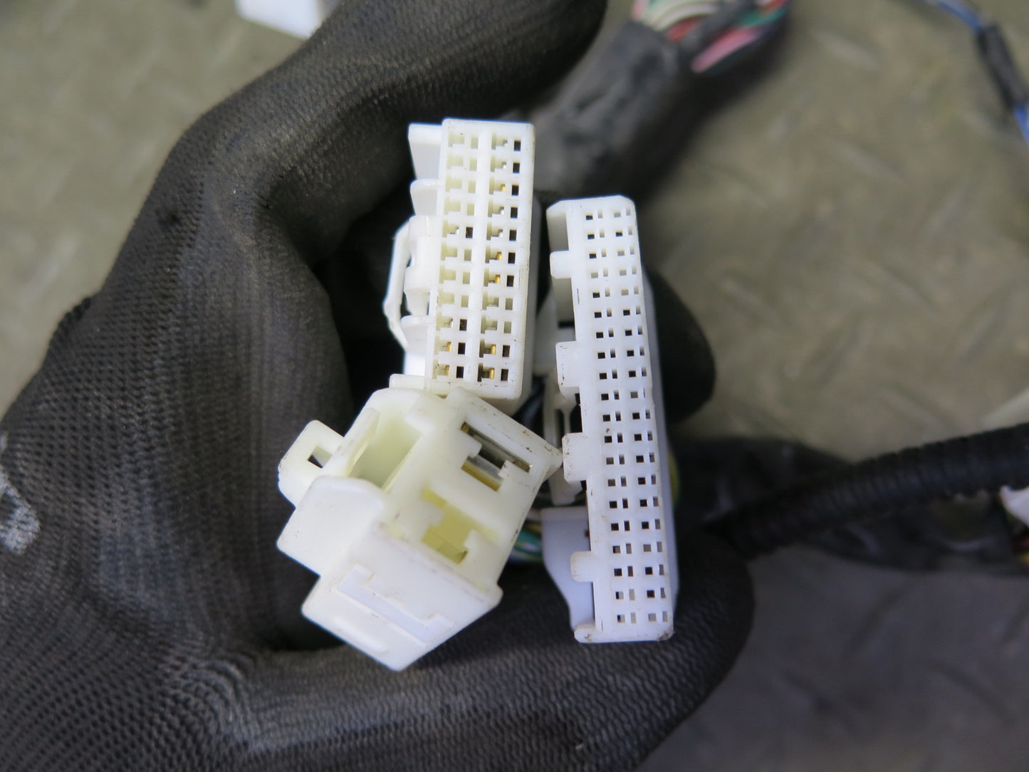 06-07 Lexus UZJ100L LX470 4.7L 2UZFE Engine Bay Wire Wiring Harness w Fuse Box