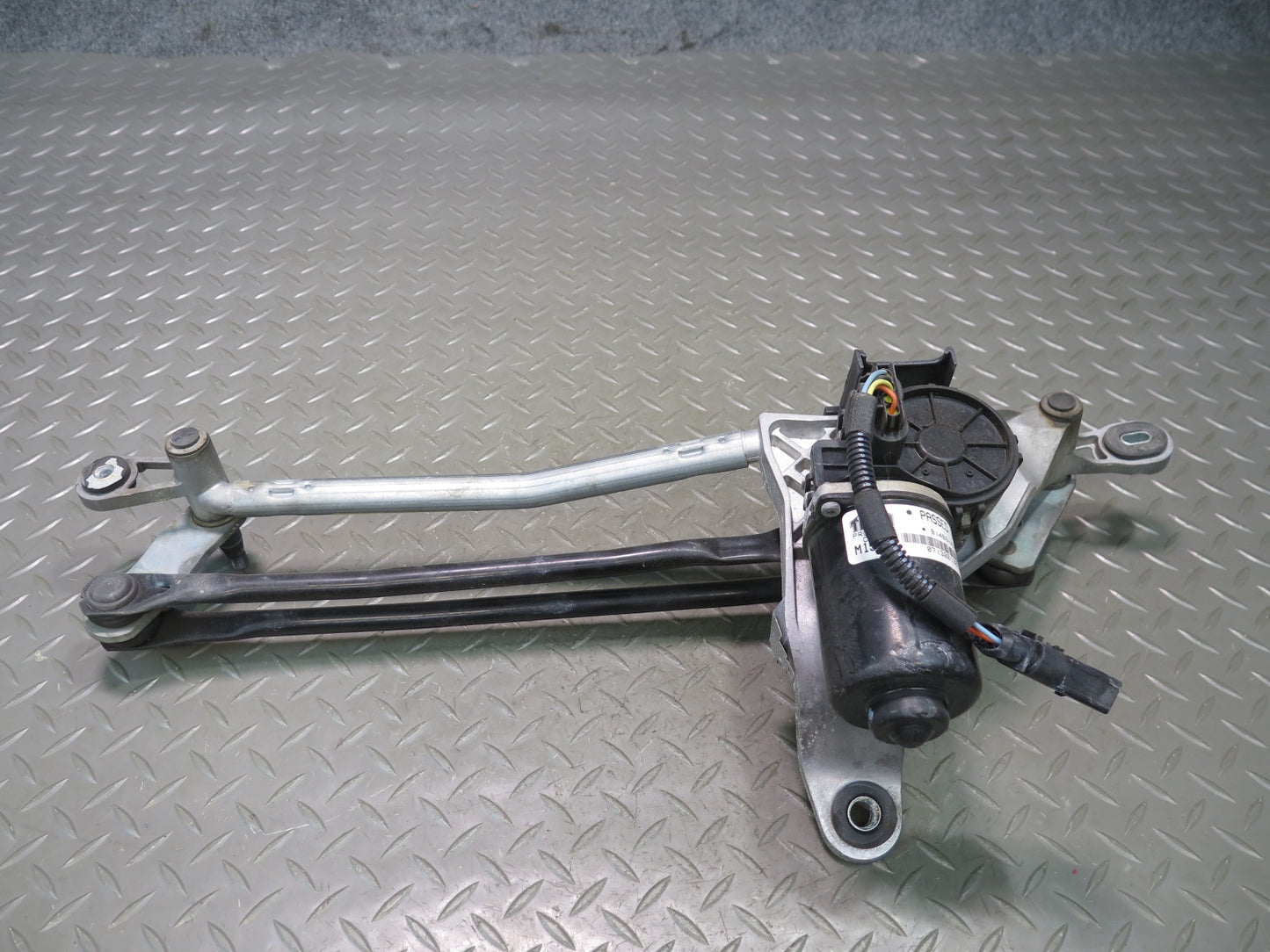 2014-2020 Maserati Ghibli M157 Front Windshield Wiper Linkage W/ Motor