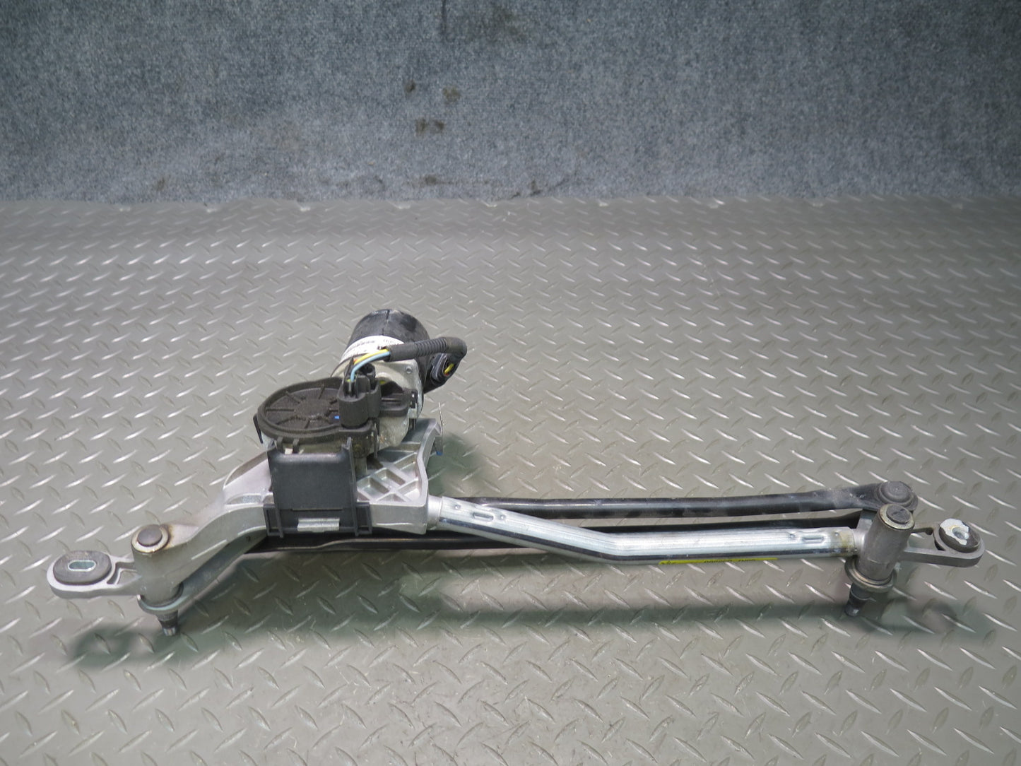 2014-2020 Maserati Ghibli M157 Front Windshield Wiper Linkage W/ Motor