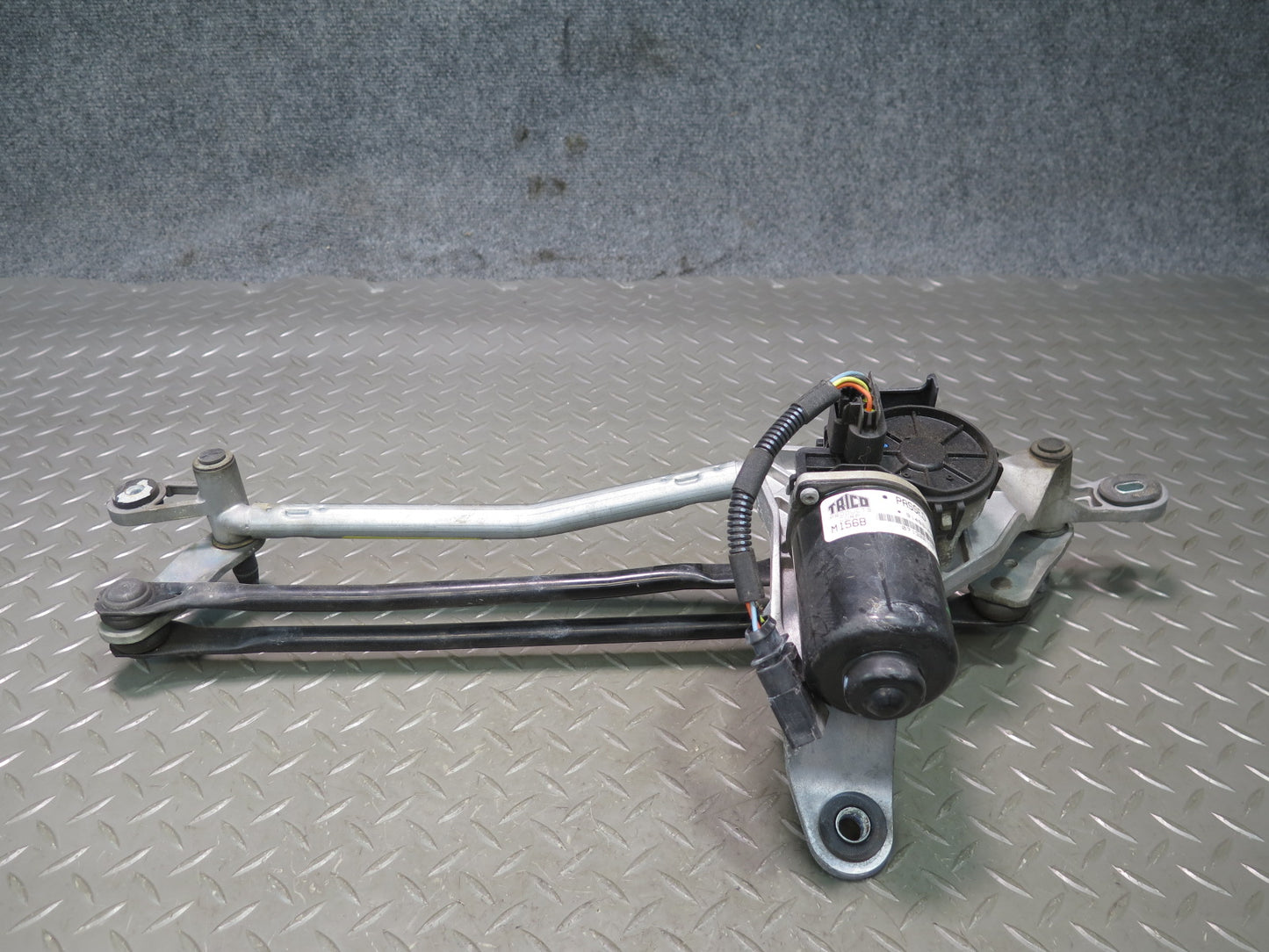 2014-2020 Maserati Ghibli M157 Front Windshield Wiper Linkage W/ Motor
