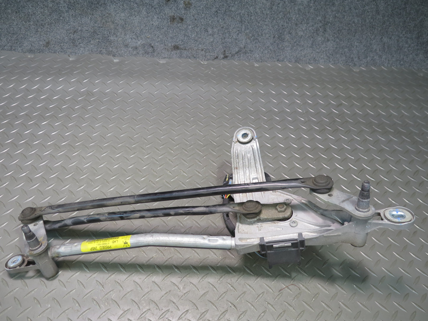 2014-2020 Maserati Ghibli M157 Front Windshield Wiper Linkage W/ Motor