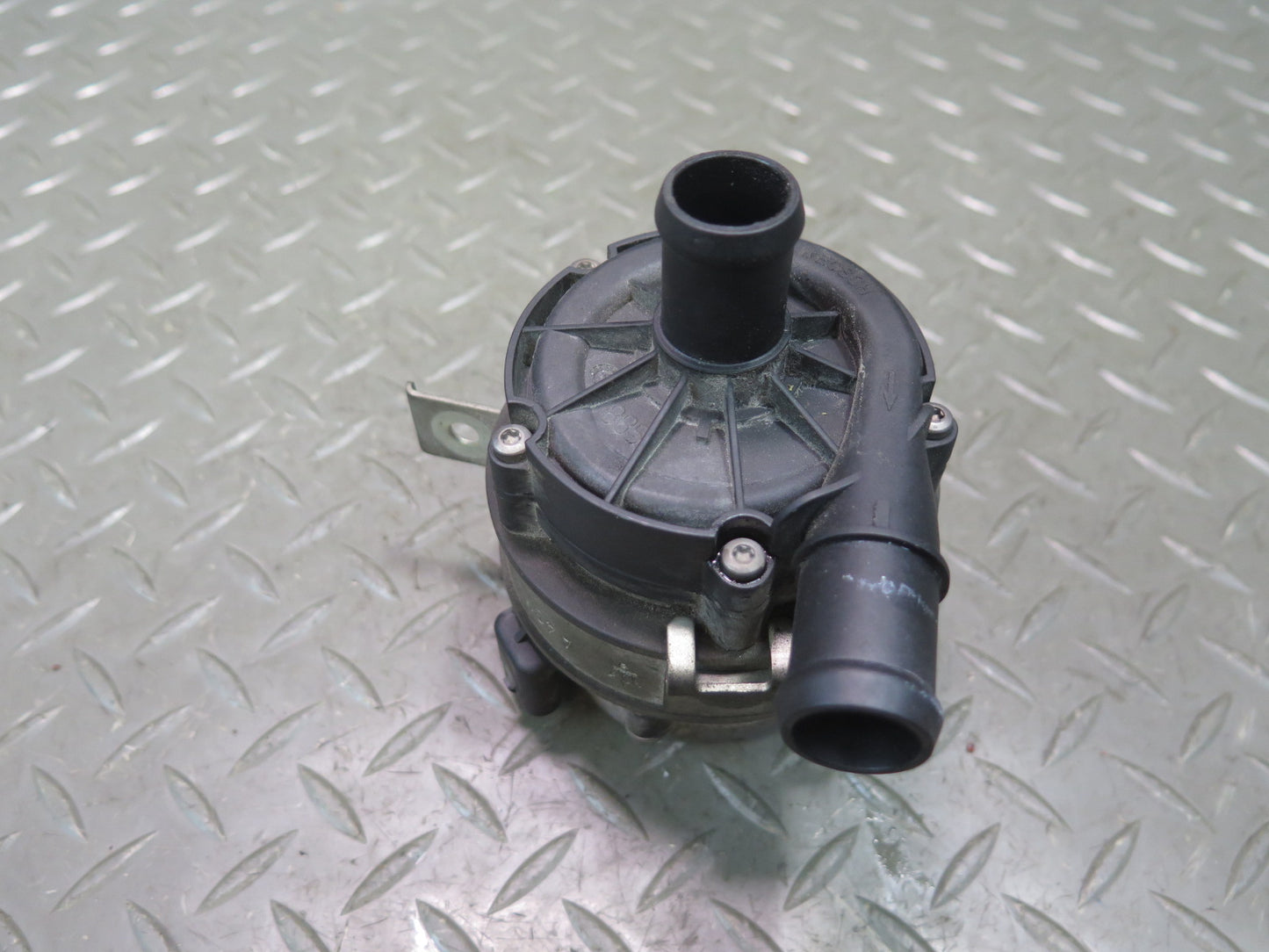2014-2020 Maserati Ghibli M157 SQ4 3.0L Electric Water Coolant Auxiliary Pump