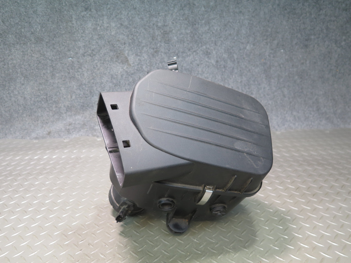2014-2020 Maserati Ghibli M157 SQ4 3.0L Engine Left Air Cleaner Filter Box