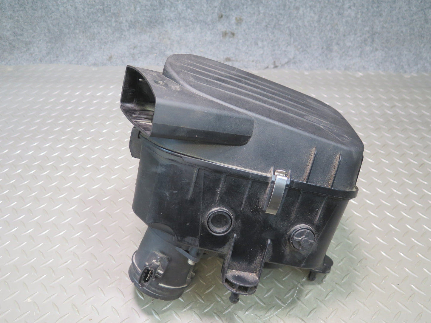2014-2020 Maserati Ghibli M157 SQ4 3.0L Engine Left Air Cleaner Filter Box
