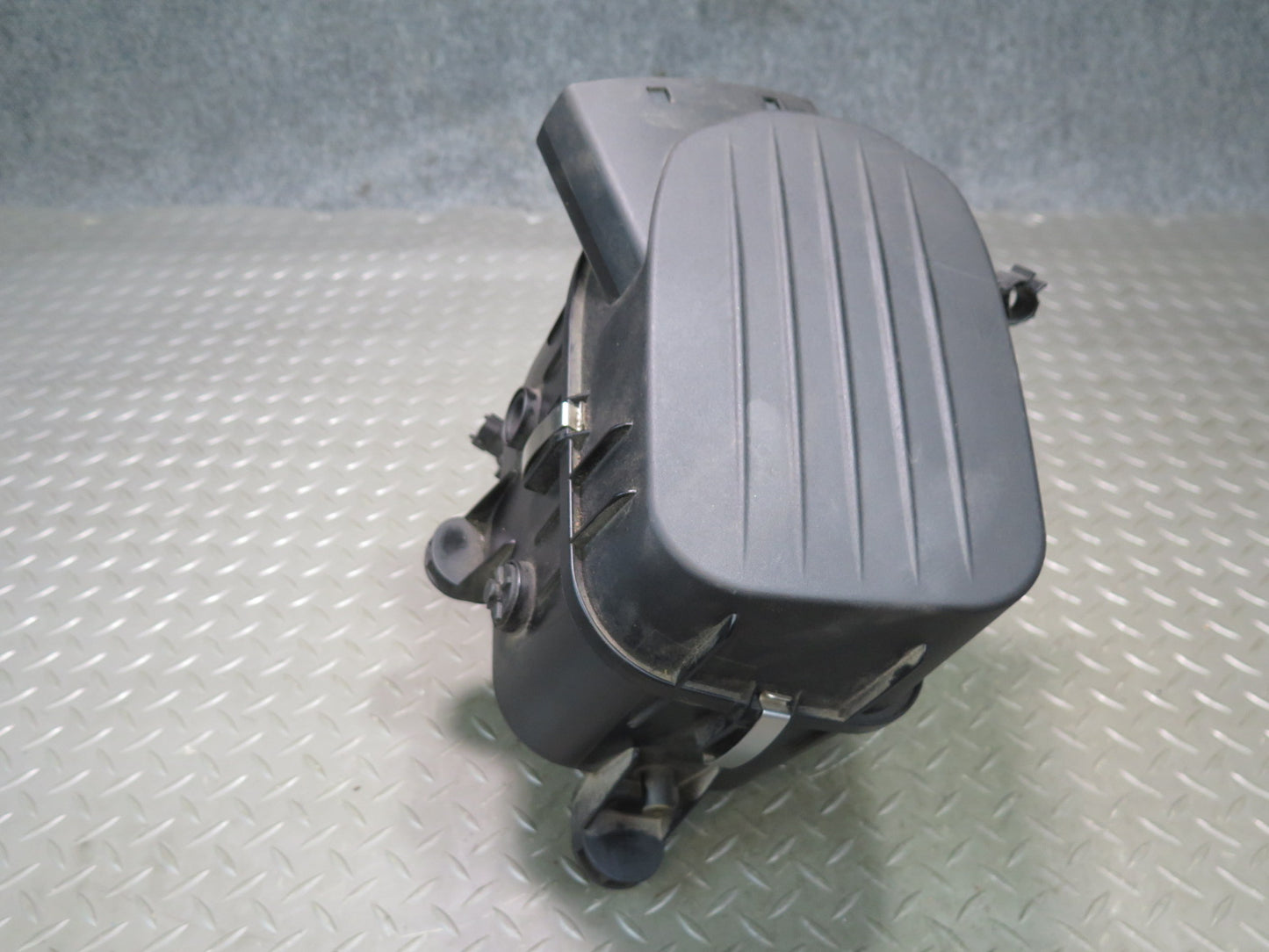 2014-2020 Maserati Ghibli M157 SQ4 3.0L Engine Left Air Cleaner Filter Box