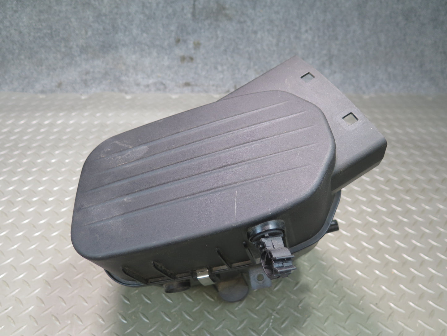 2014-2020 Maserati Ghibli M157 SQ4 3.0L Engine Left Air Cleaner Filter Box