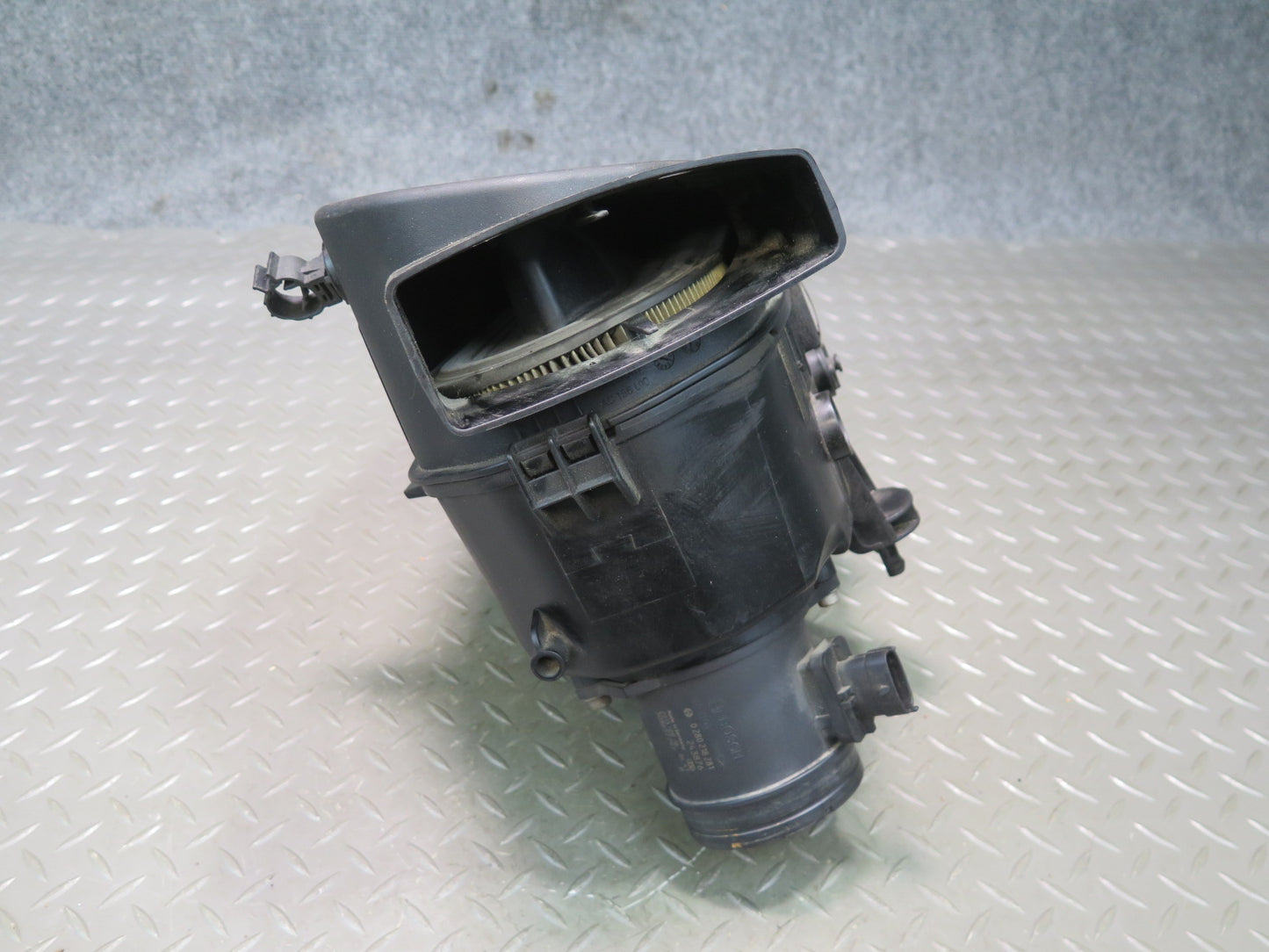 2014-2020 Maserati Ghibli M157 SQ4 3.0L Engine Left Air Cleaner Filter Box