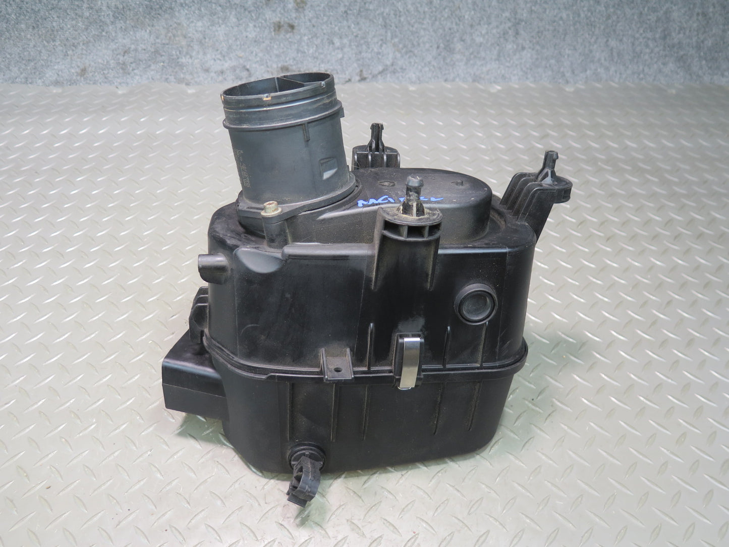 2014-2020 Maserati Ghibli M157 SQ4 3.0L Engine Left Air Cleaner Filter Box
