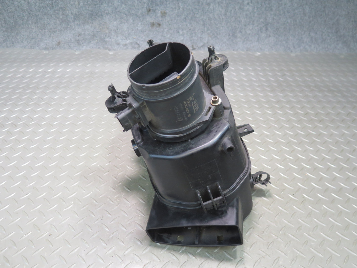 2014-2020 Maserati Ghibli M157 SQ4 3.0L Engine Left Air Cleaner Filter Box