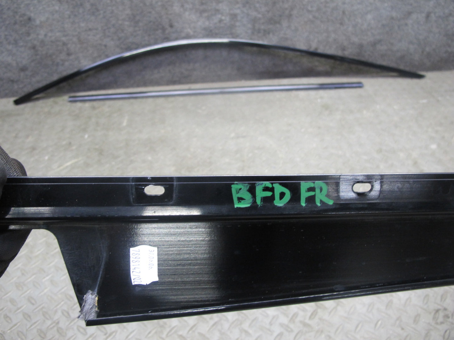 2006-2010 BMW E60 M5 535i Front Right Door Window Trim Molding Panel Set