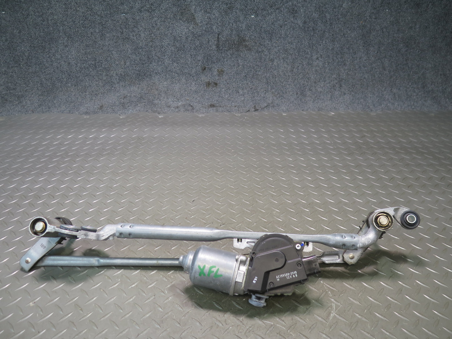 2014-2018 BMW F15 X5 Windshield Wiper Transmission Linkage w Motor 7292653