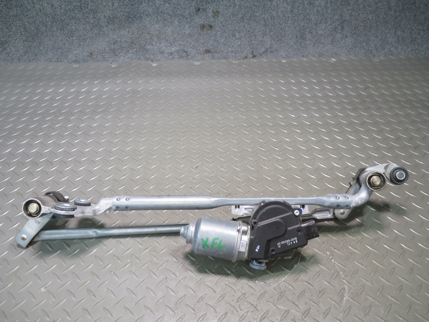 2014-2018 BMW F15 X5 Windshield Wiper Transmission Linkage w Motor 7292653