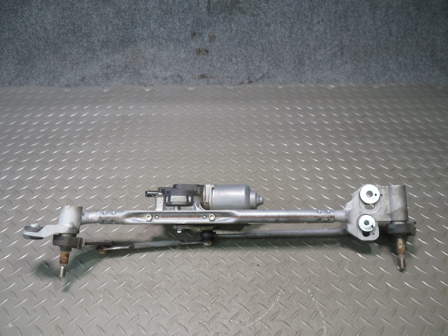 2014-2018 BMW F15 X5 Windshield Wiper Transmission Linkage w Motor 7292653